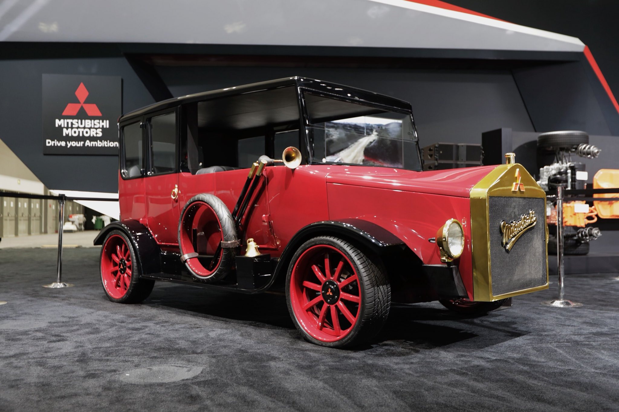100年前の三菱 A型 を再現、ベース車は アウトランダーPHEV