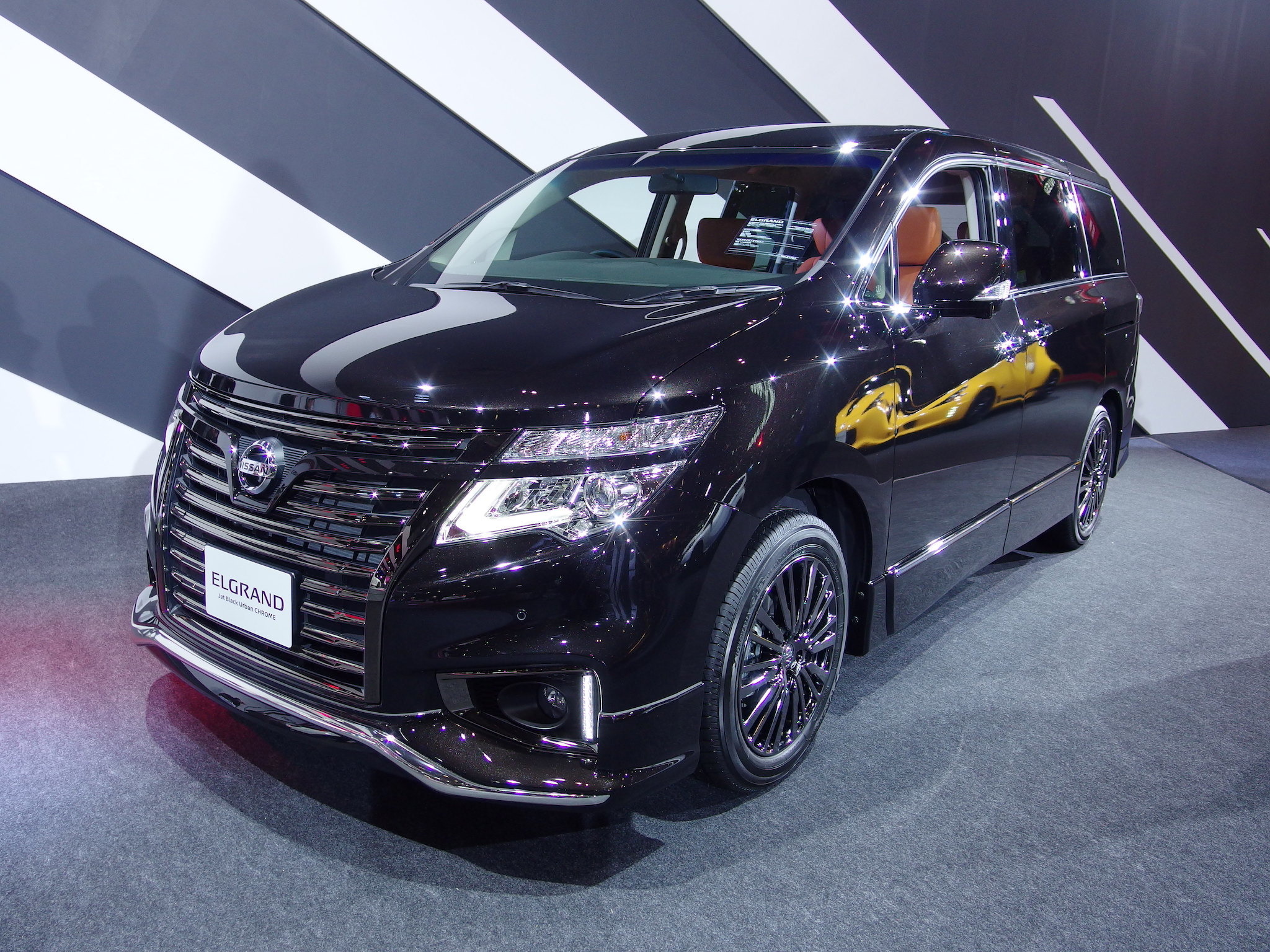 日産 エルグランド に特別仕様…高級感ある内外装、415万8000円より