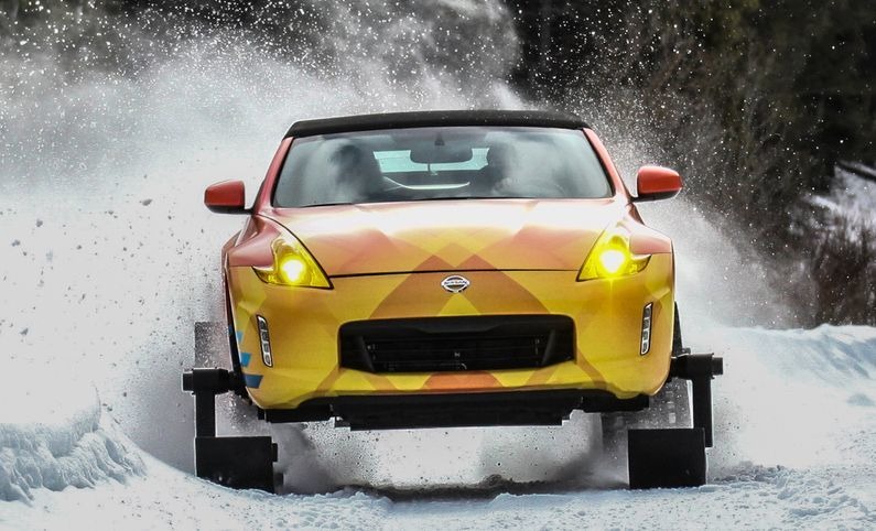 スキー板＋クローラ、日産 フェアレディZ が雪上車に変身…シカゴ