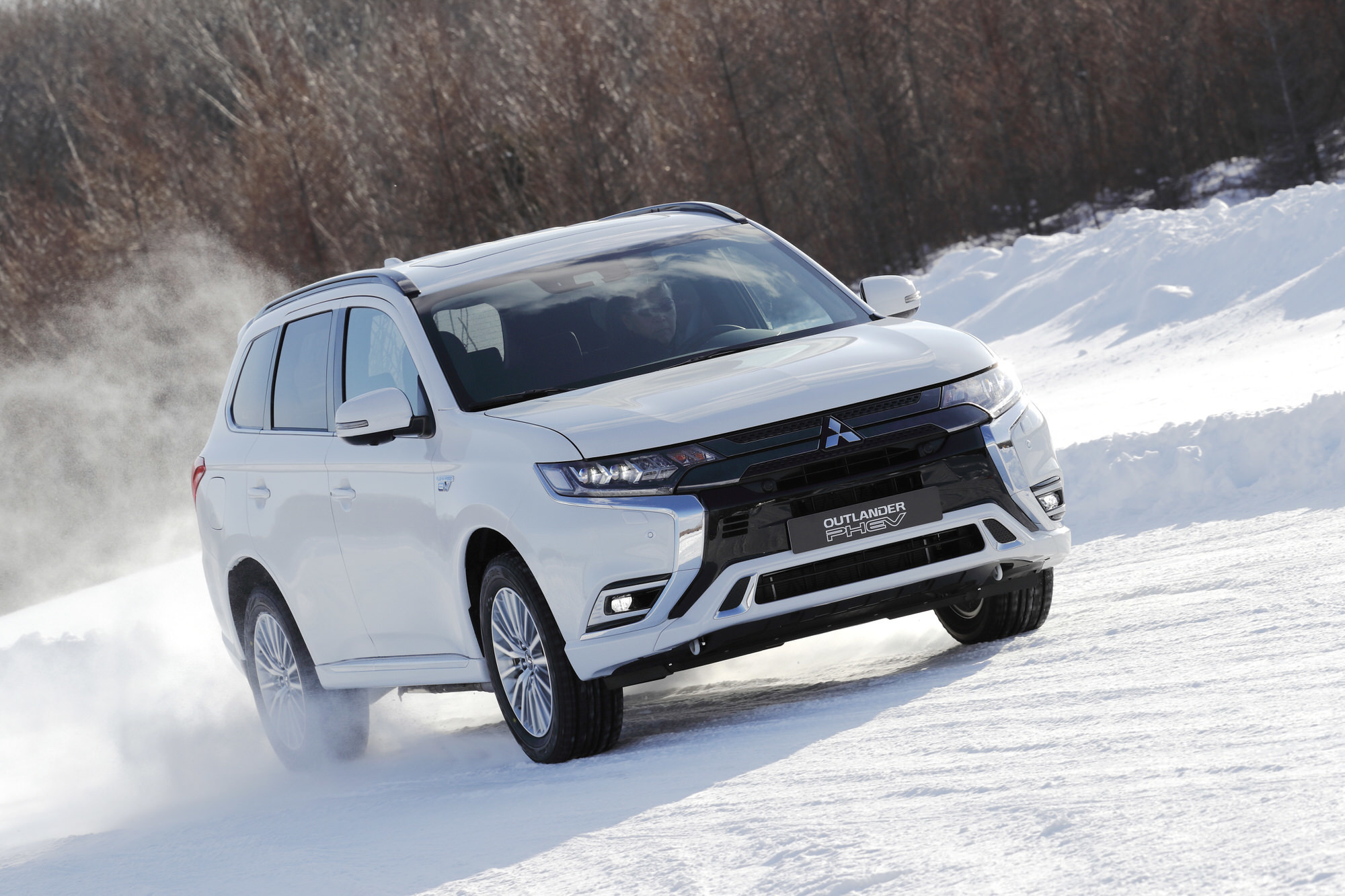 三菱 アウトランダーPHEV プロトタイプ 試乗】4WDのミツビシを 三菱 アウトランダーPHEV プロトタイプ 試乗】4WDのミツビシを