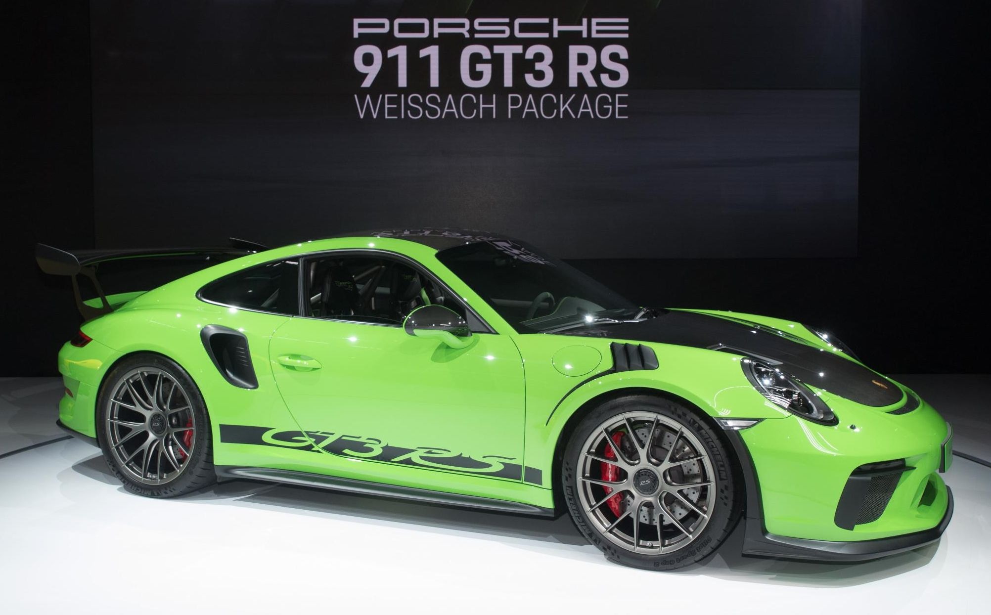 ポルシェ 911 GT3RS に軽量仕様の「ヴァイザッハ パッケージ