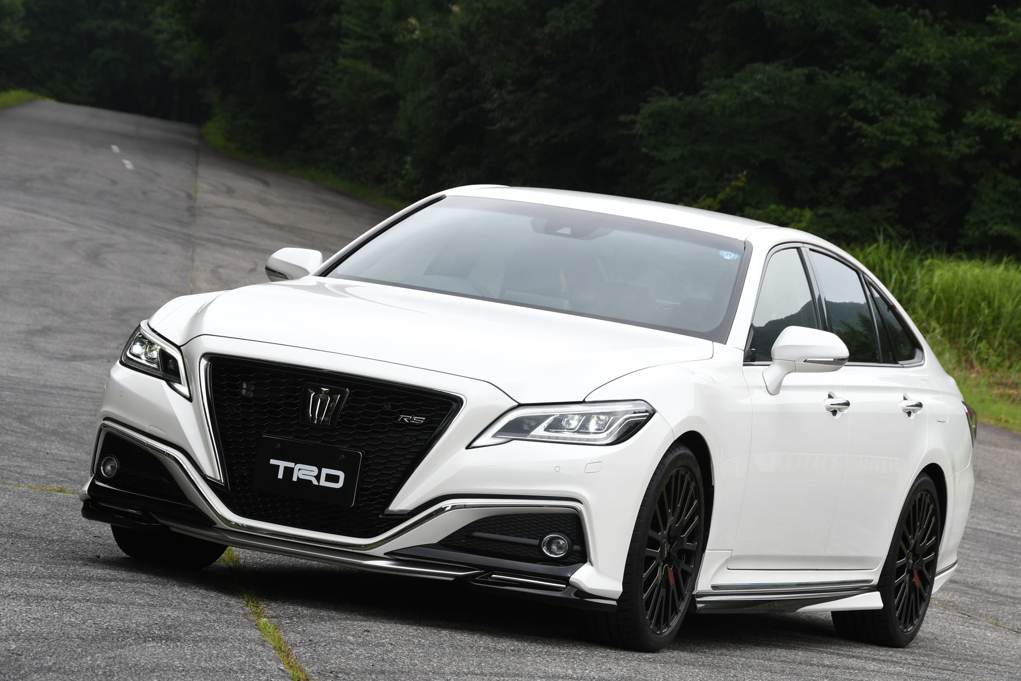 新型 クラウン、早くもフルエアロ&パフォーマンスダンパー設定 新型 クラウン、早くもフルエアロ&パフォーマンスダンパー設定