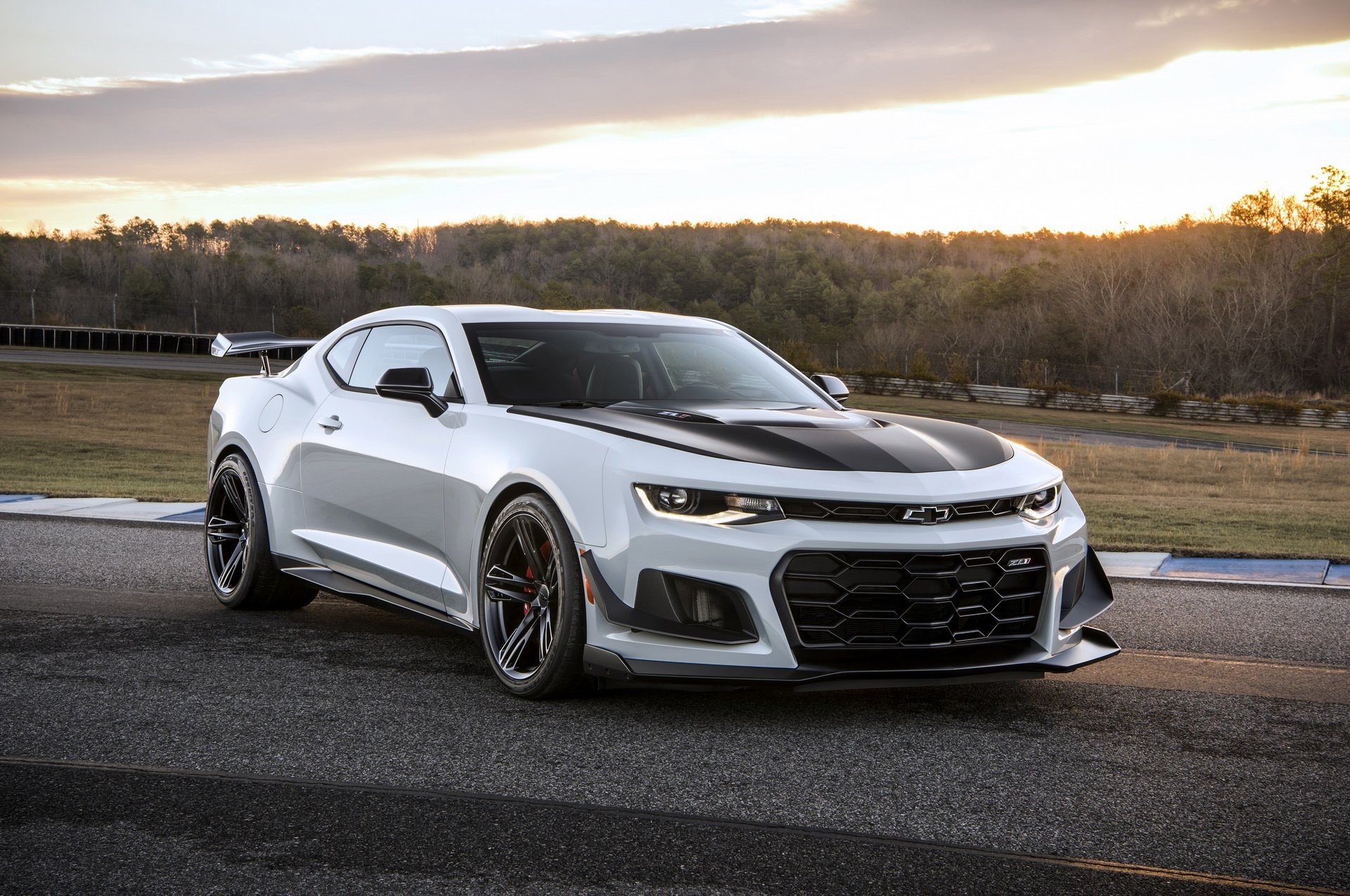 シボレー カマロ、高性能グレードの「ZL1 1LE」に2019年型…MTより速い