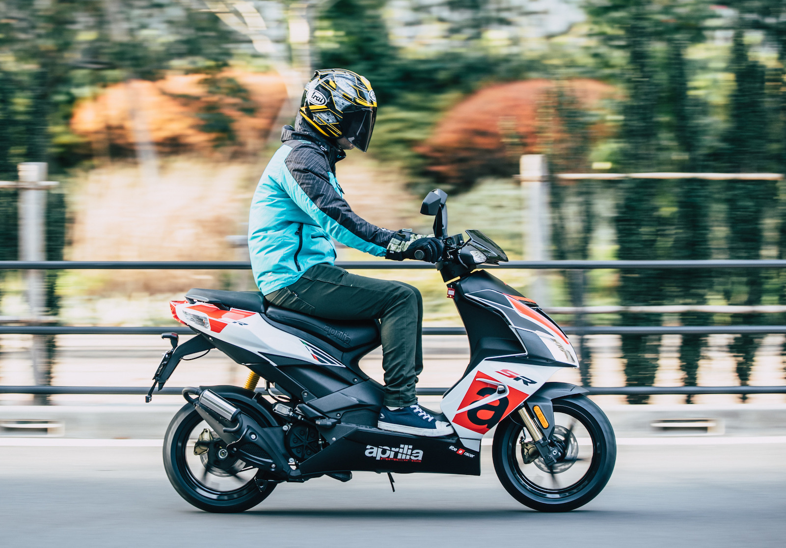 アプリリア SR50 試乗】2スト&キャブ好きは必見!輸入車で原付という選択肢…青木タカオ | レスポンス(Response.jp)