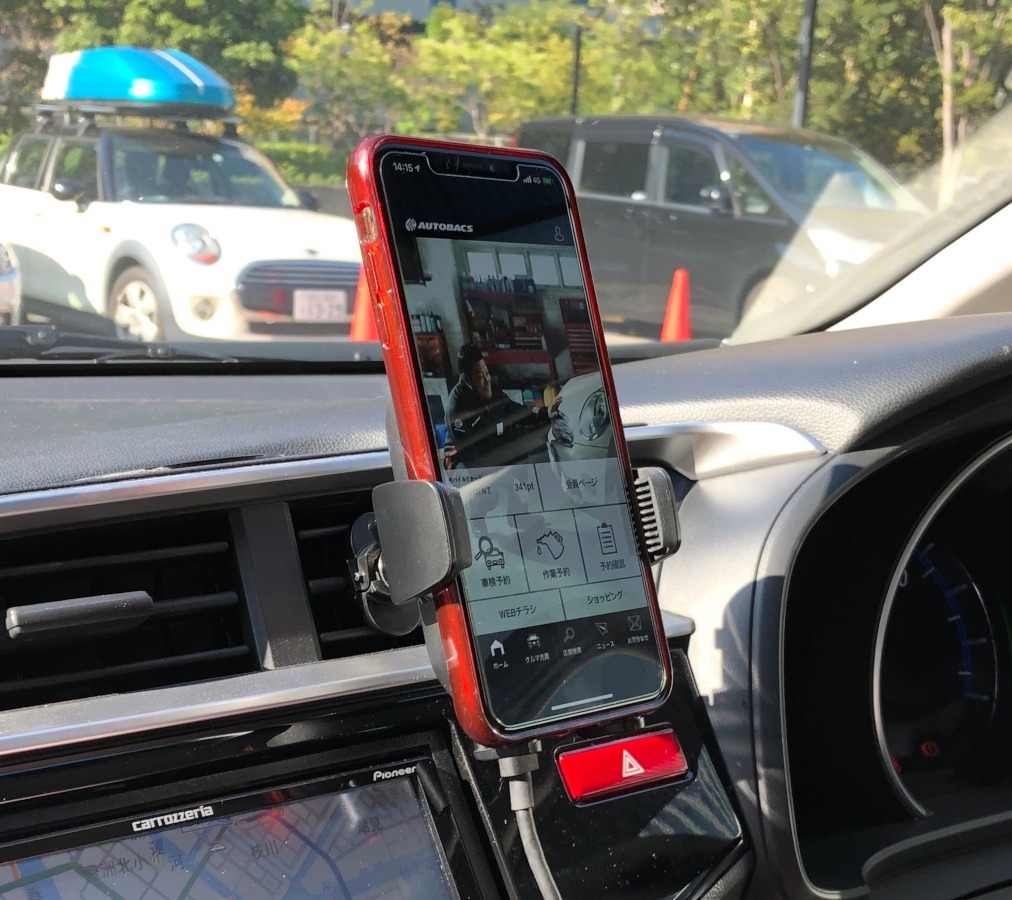 オートバックス Pbワイヤレス充電スマホホルダーが自動開閉式に進化 レスポンス Response Jp