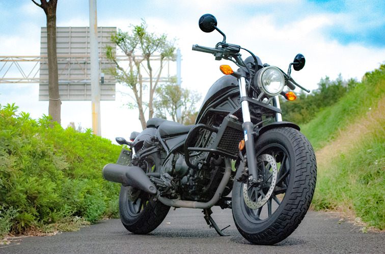 バイク女子の不安は 立ちゴケ レンタル819が低速転倒修理費の補償プランを開始 レスポンス Response Jp