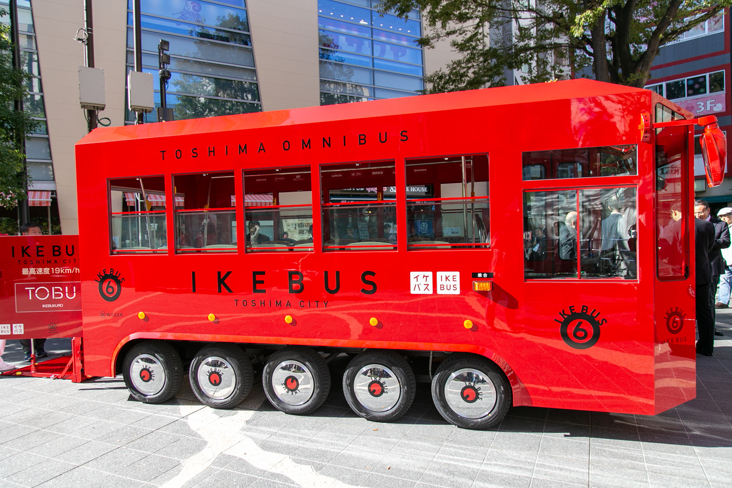 新しい“街のシンボル”に---東京池袋で電気バス「イケバス」が 新しい“街のシンボル”に---東京池袋で電気バス「イケバス」が