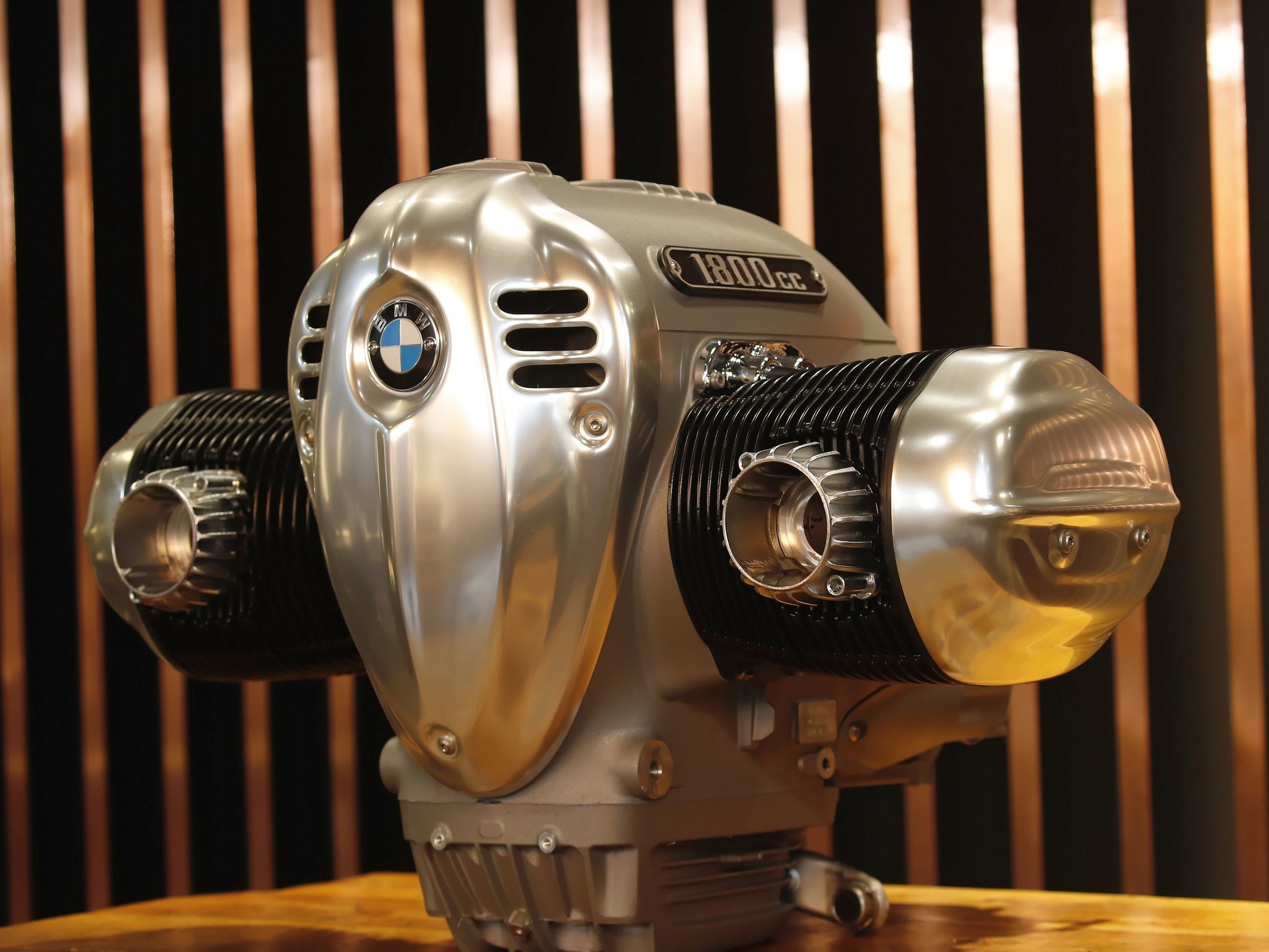 BMWモトラッド、新型2気筒ボクサーエンジン発表 | レスポンス