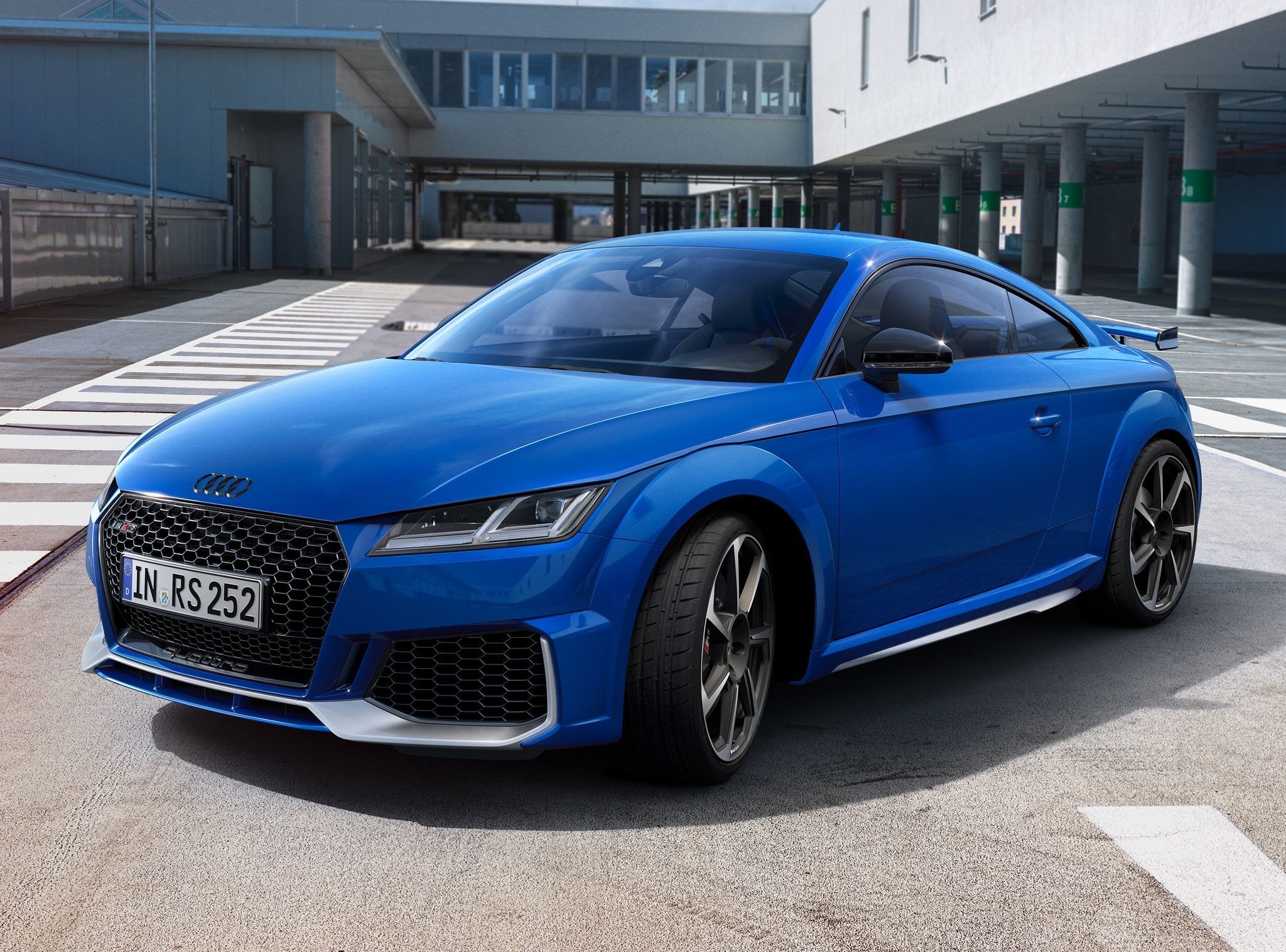 アウディの高性能モデル「RS」、25周年記念車を欧州発表…「RS2