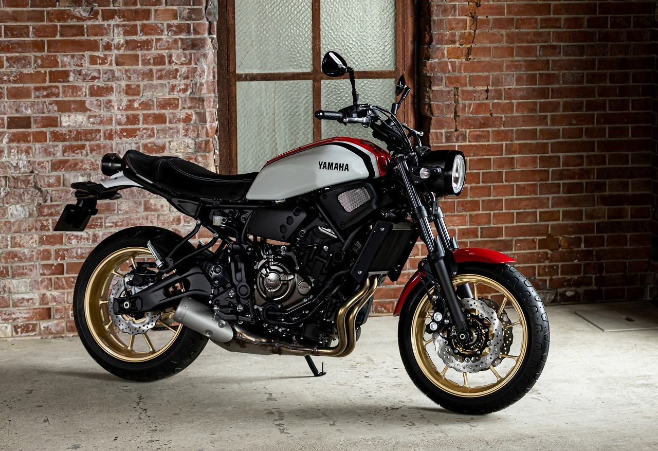 ヤマハ、XSR700 ABS にも「RZカラー」追加へ 80年代をイメージ