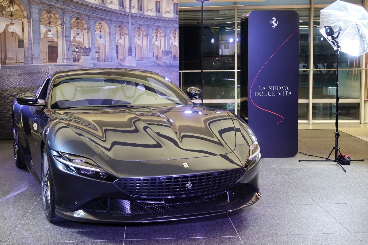 フェラーリ ローマ】日本披露…現代版“甘い生活”、車名に込められた意味