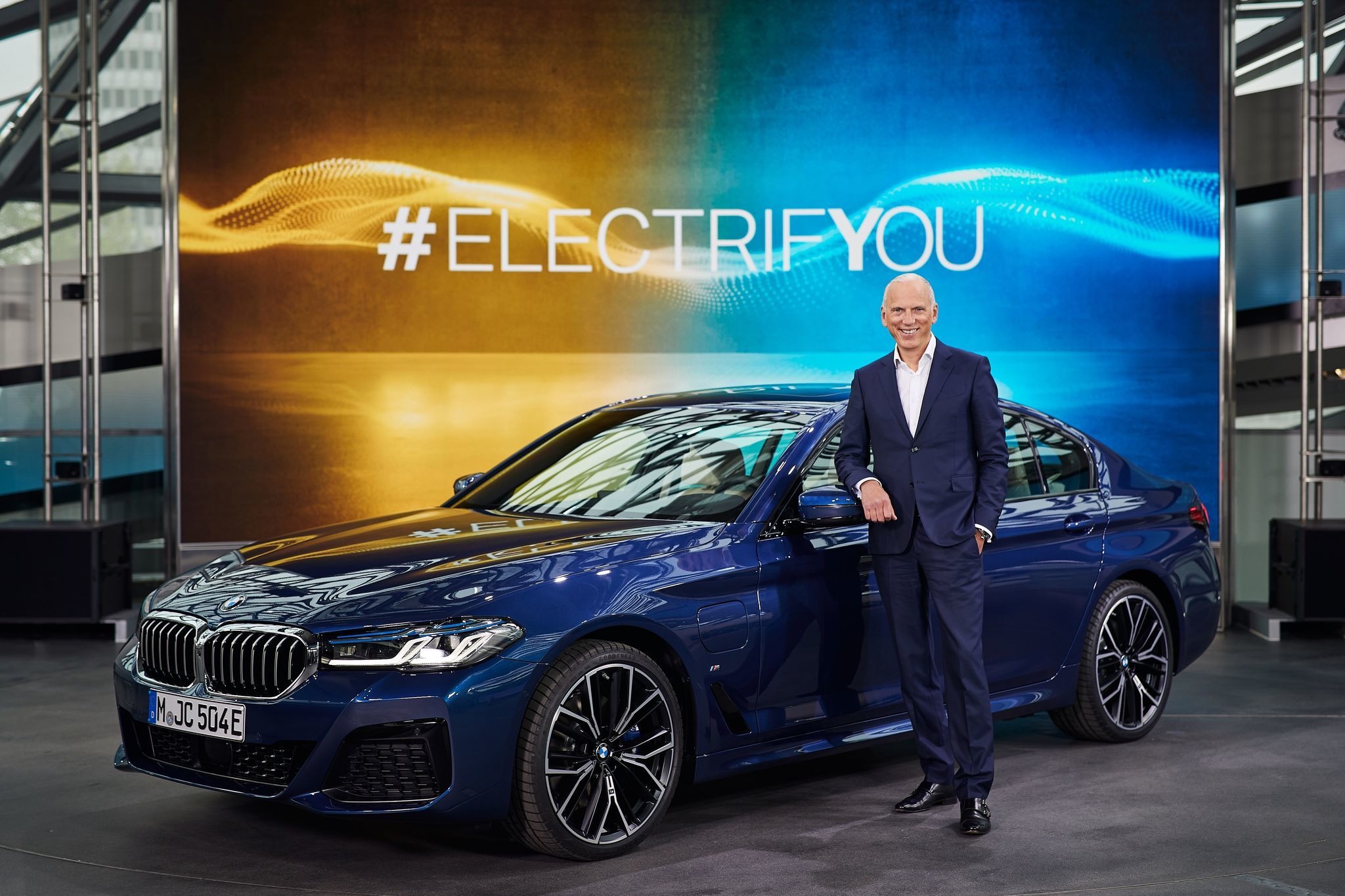 通常在庫品 BMW 330e プラグインハイブリッド 家庭用充電器