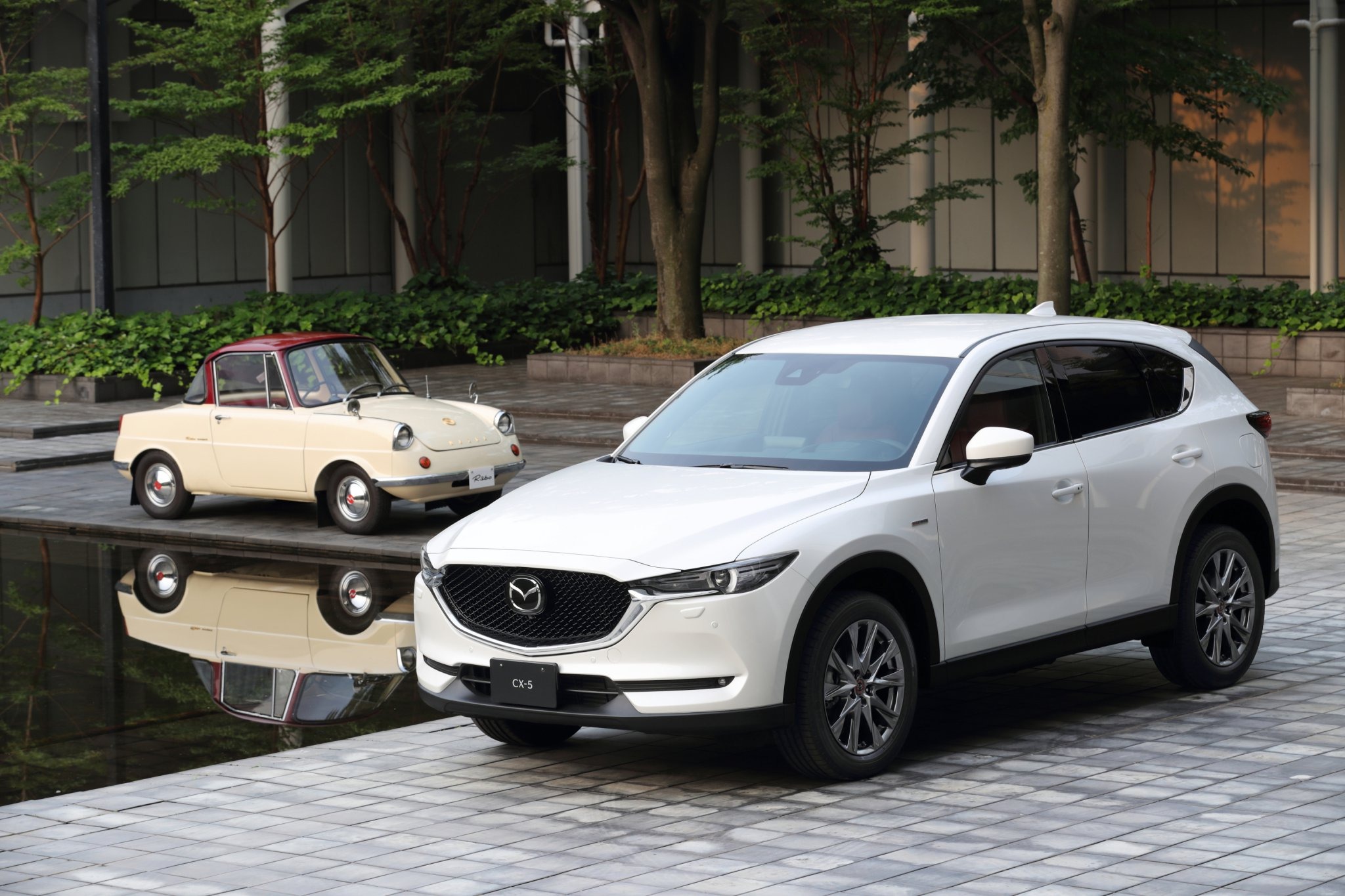 マツダ　100周年 マツダ CX-5 100周年特別記念車】スペシャルロゴに込められた