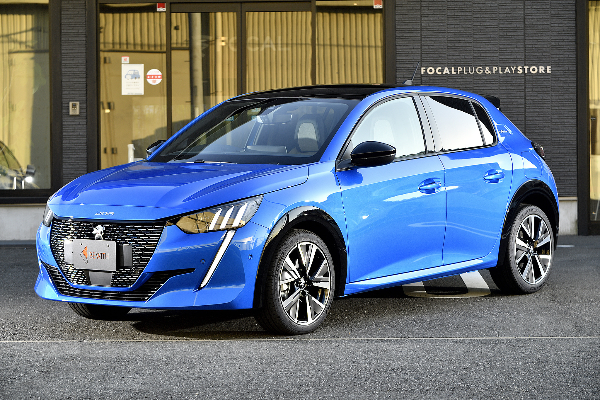 スタイリッシュなプジョー208を昇華するオプションHi-Fi