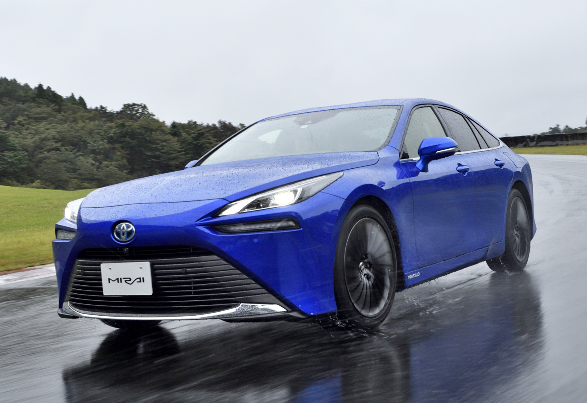 トヨタ MIRAI 新型試乗】水素を燃料とする以外は別物だ…九島辰也