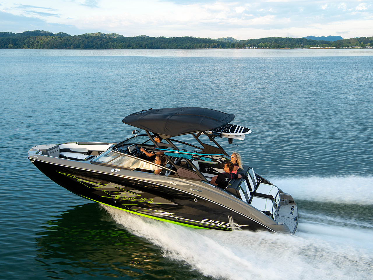 ヤマハ発動機、新艇「255XE」などスポーツボート2021年モデル ヤマハ発動機、新艇「255XE」などスポーツボート2021年モデル