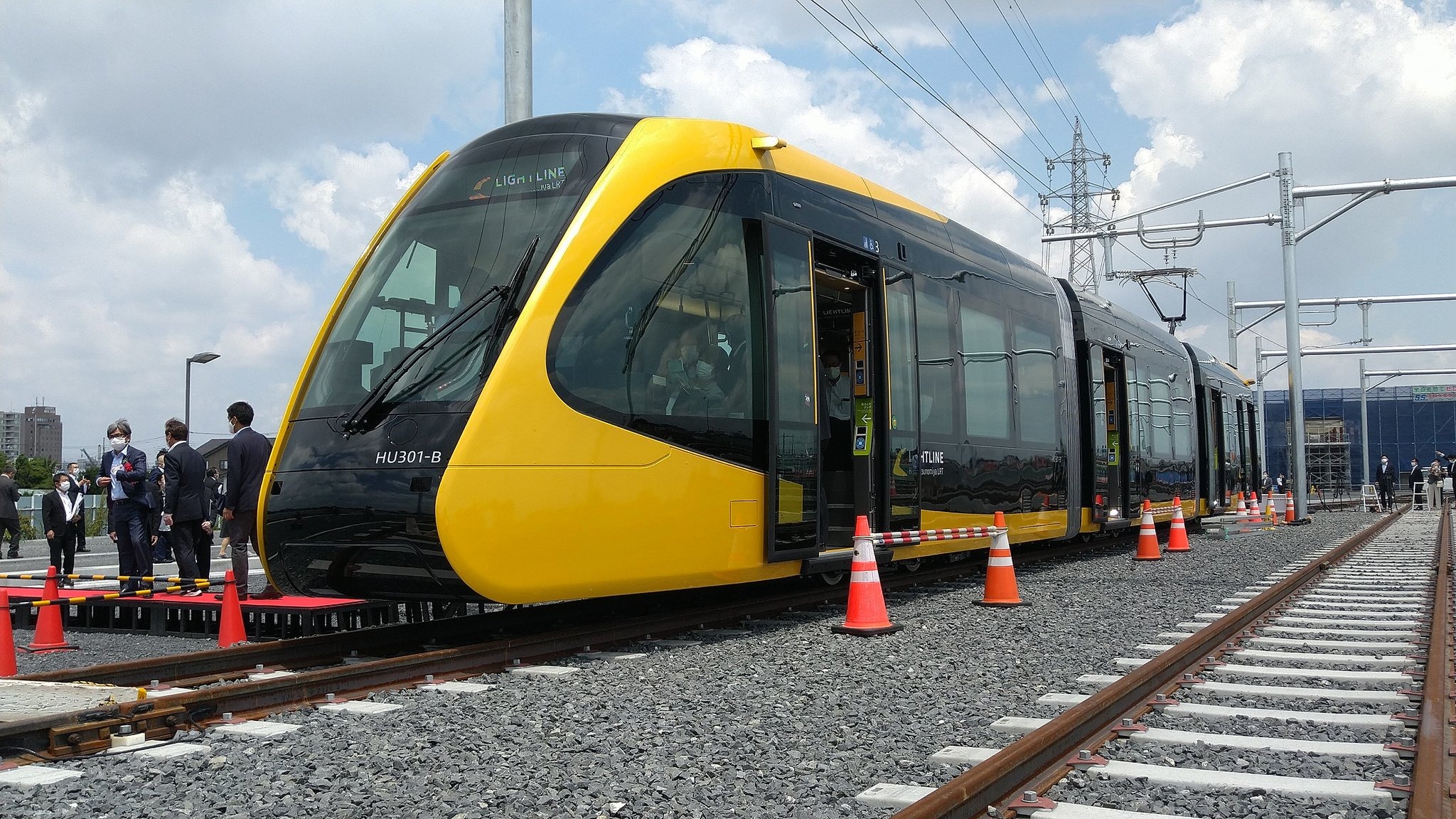 宇都宮ライトレールのLRT第一陣が姿を現す…新潟トランシス製のHU300形