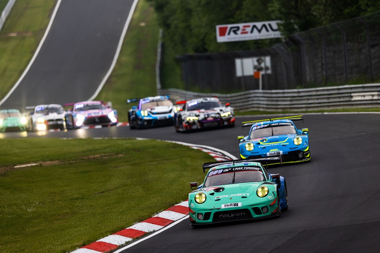 ファルケンモータースポーツ、ポルシェ 911 GT3Rは4位・9位で
