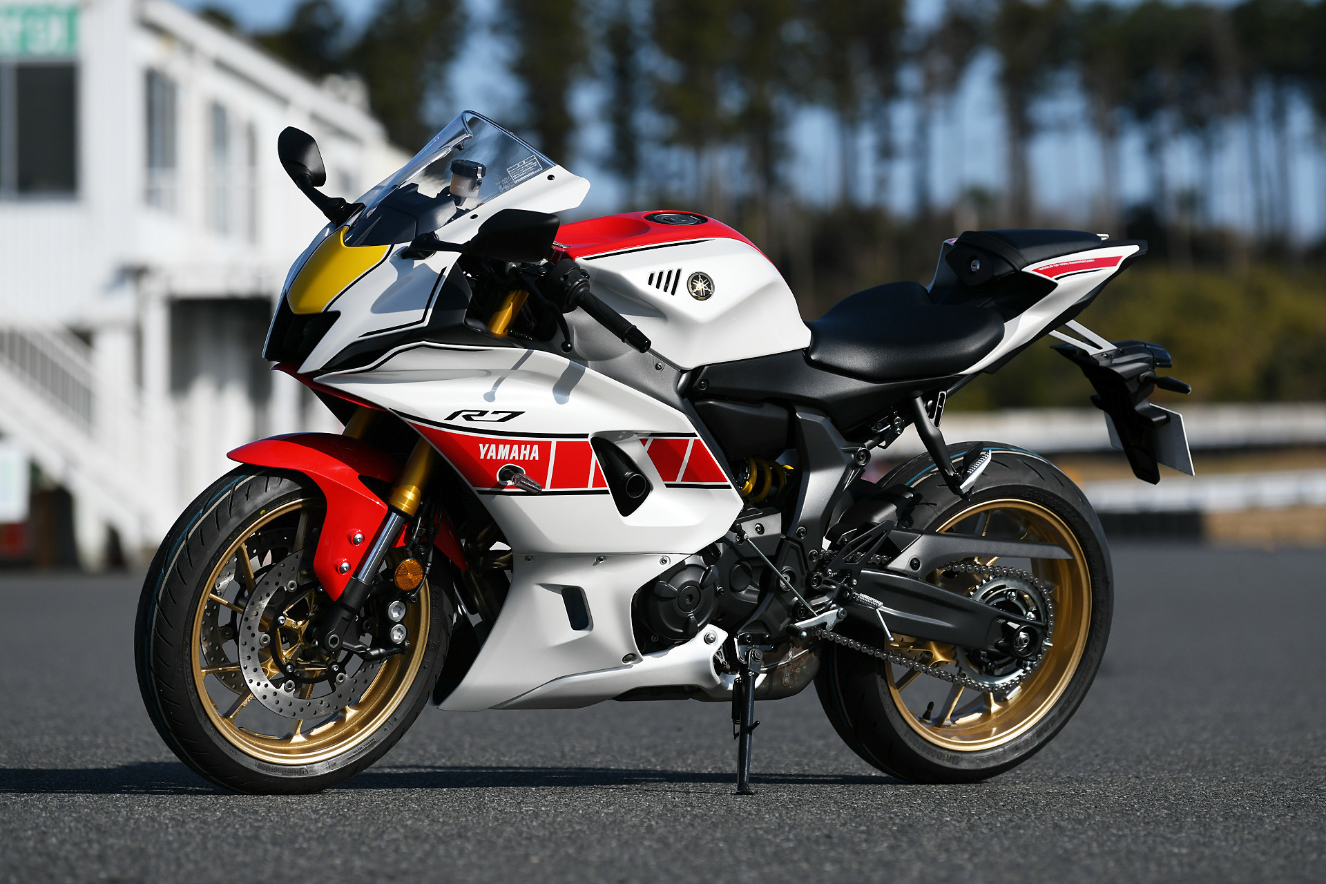 全国送料無料の通販 赤のスピードブロックが映える！ヤマハ『YZF-R7』WGP参戦60周年 その他