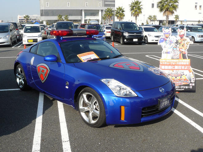 【ヒーローさん専用です】 ヒーローの車両は日産製!? 『爆裂MOVIE マッハトレインを