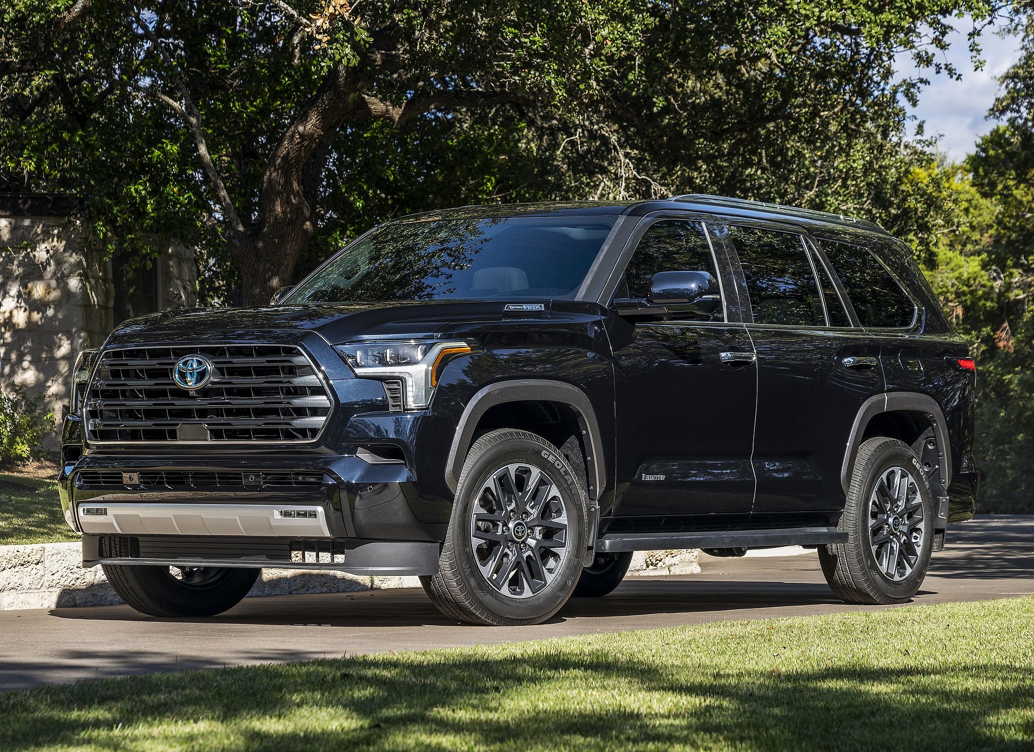 トヨタのフルサイズSUV、『セコイア』新型…今夏米国発売へ