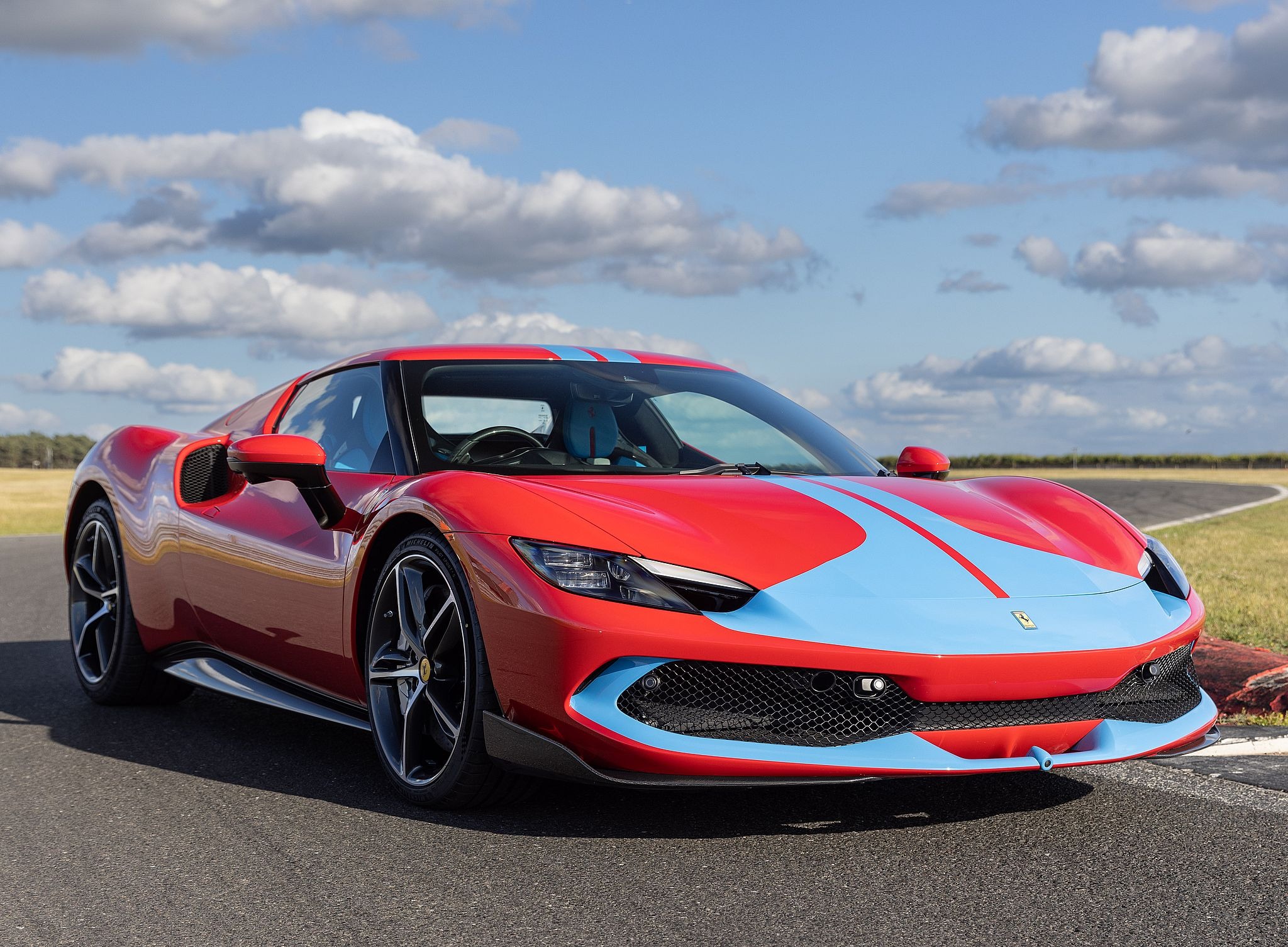 フェラーリのPHV『296GTB』、サーキット仕様を出展へ…グッド