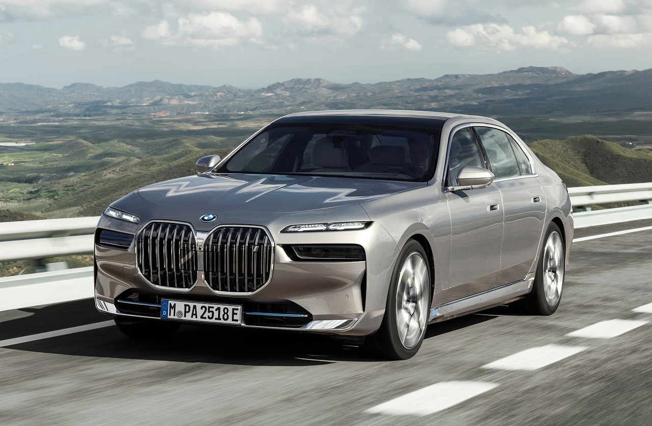 BMW 7シリーズ 新型】初のEV『i7』をラインアップ、価格は1670万