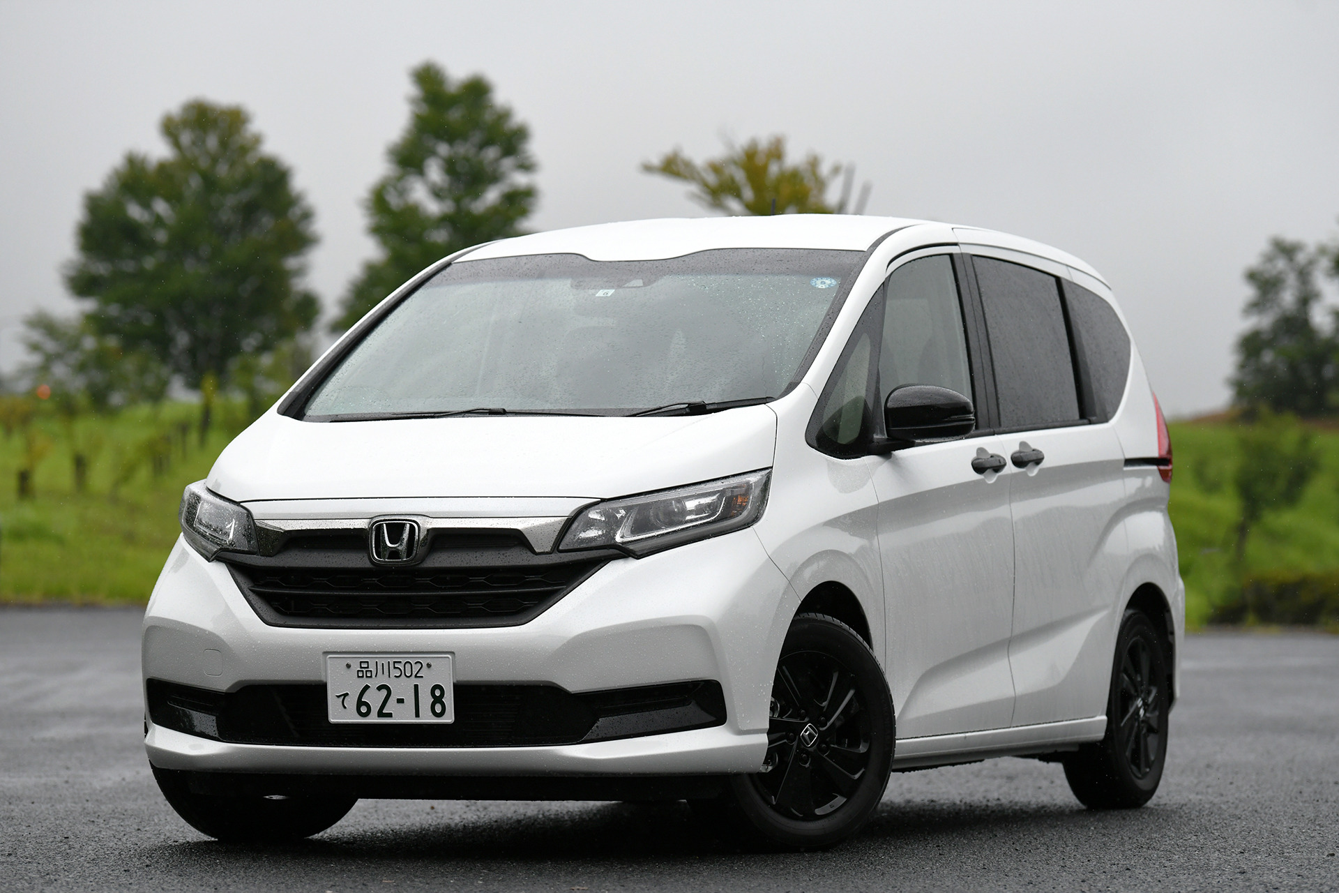 フリード 特別仕様車 ブラックスタイル 185/65R15 ホンダ・フリード特別仕様車「ブラックスタイル」登場。内外装を