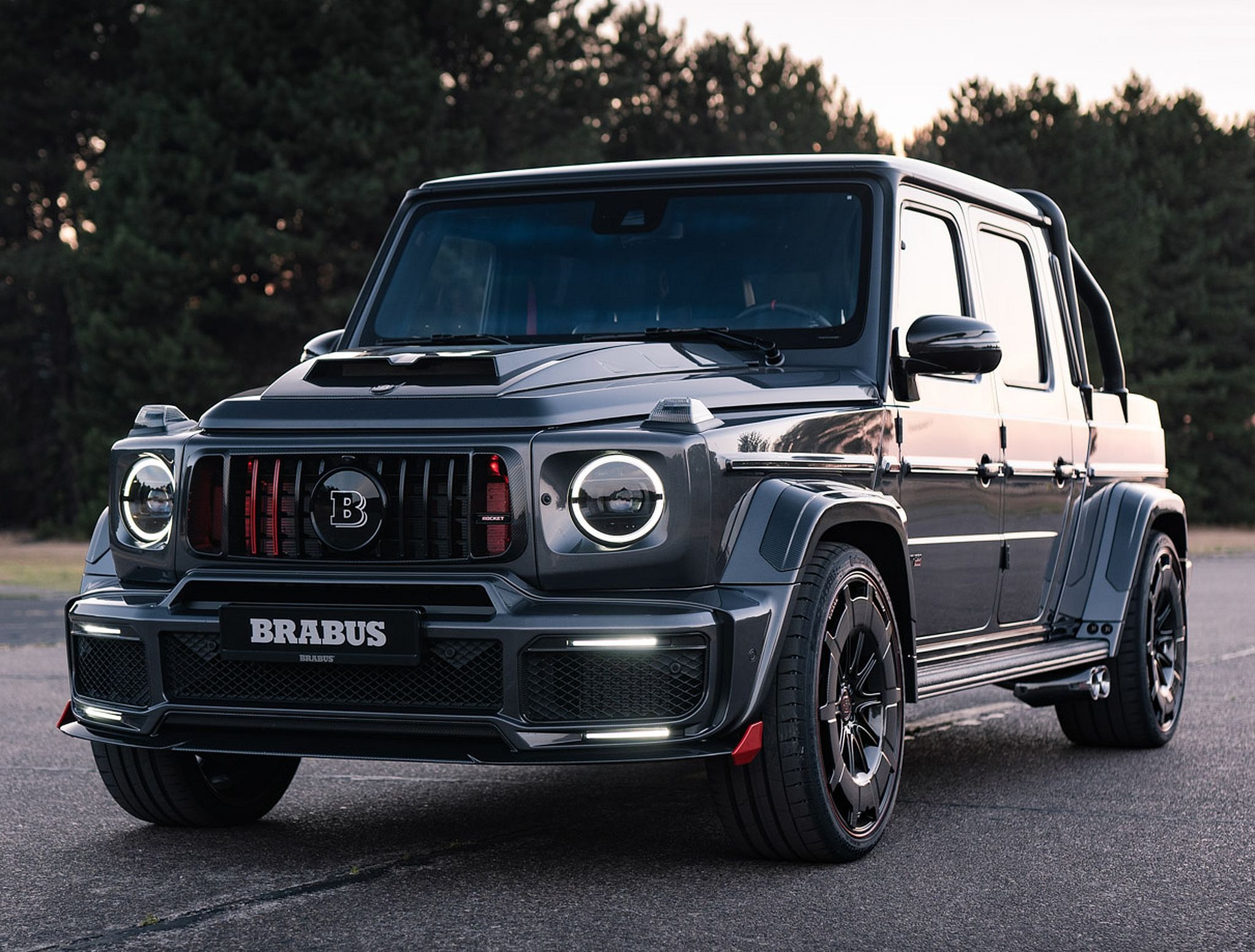 ブラバス Brabus900 RocketEdition メルセデス・ベンツ マニアック過ぎ！900馬力のベンツ「ブラバス・ロケット900」の