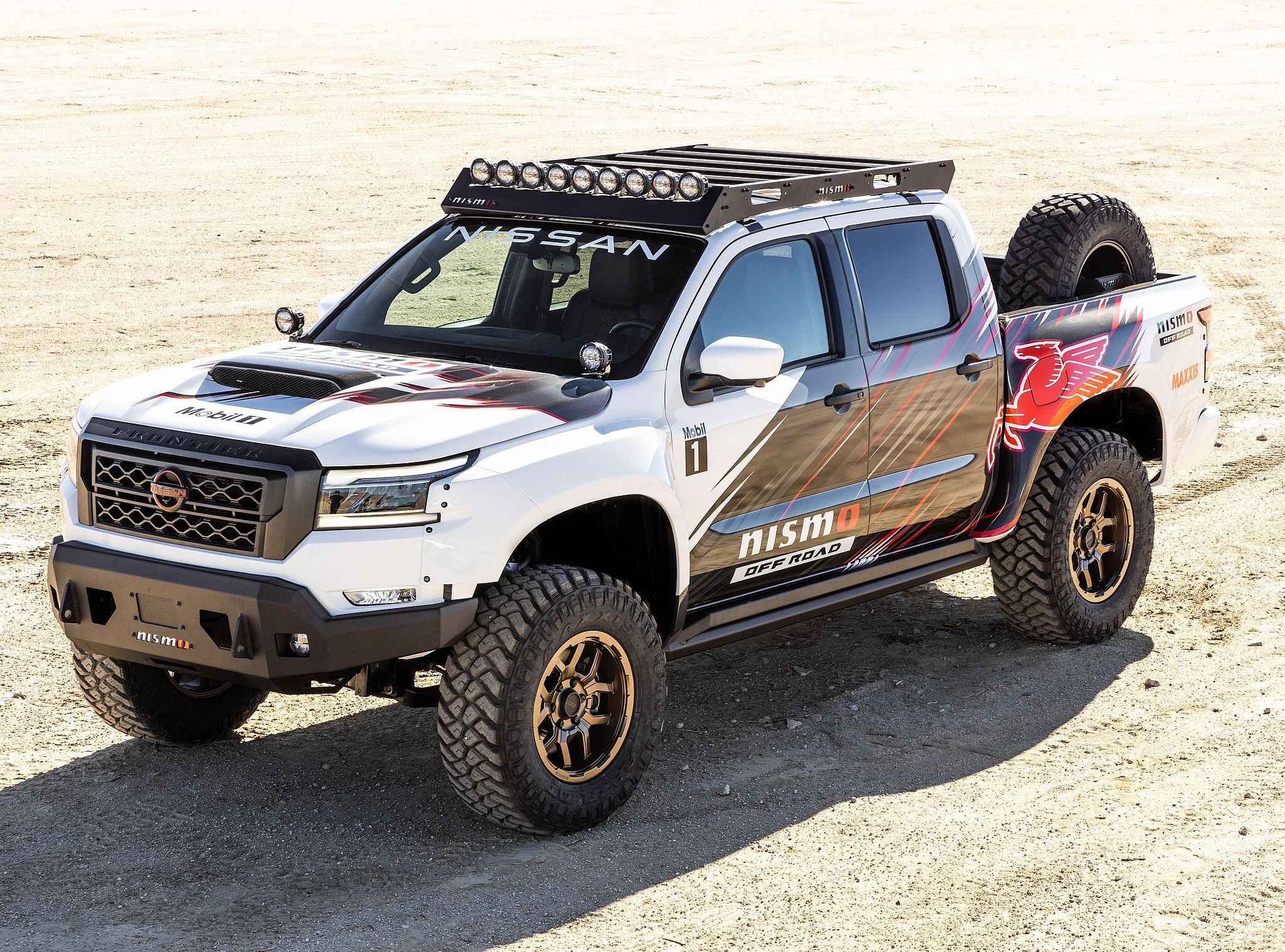 日産の中型ピックアップトラックにV8移植、NISMOパーツで