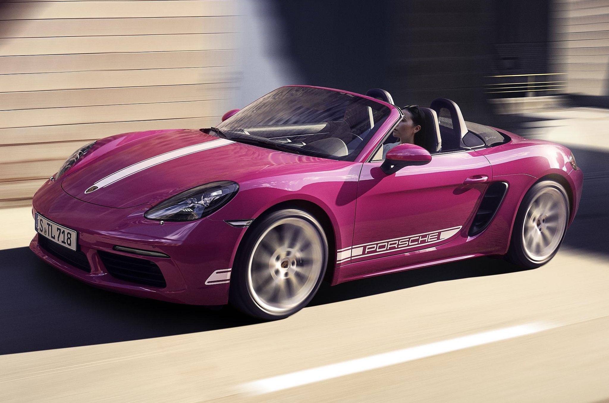 ポルシェ『718』、名車「911カレラ RS」のパープルで塗装