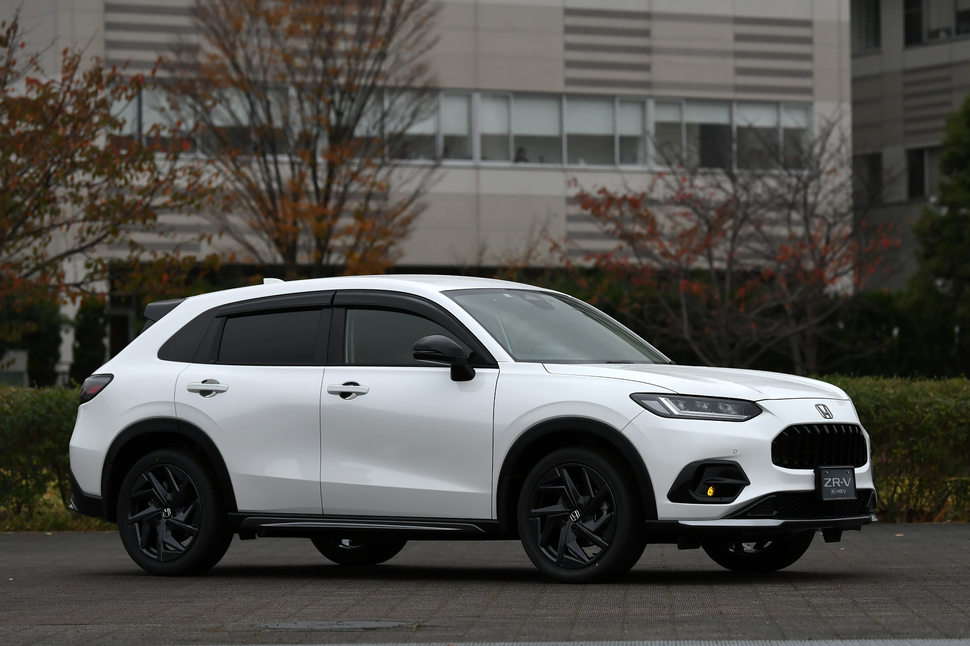 ホンダ ZR-V(RZ4)用 215/55R17 98W XL グッドイヤー ベクターフォーシーズンズ ジェン3 レオニス W ホンダ ZR-V(RZ4)用 215⁄55R17 98W グッドイヤー エフィシェント