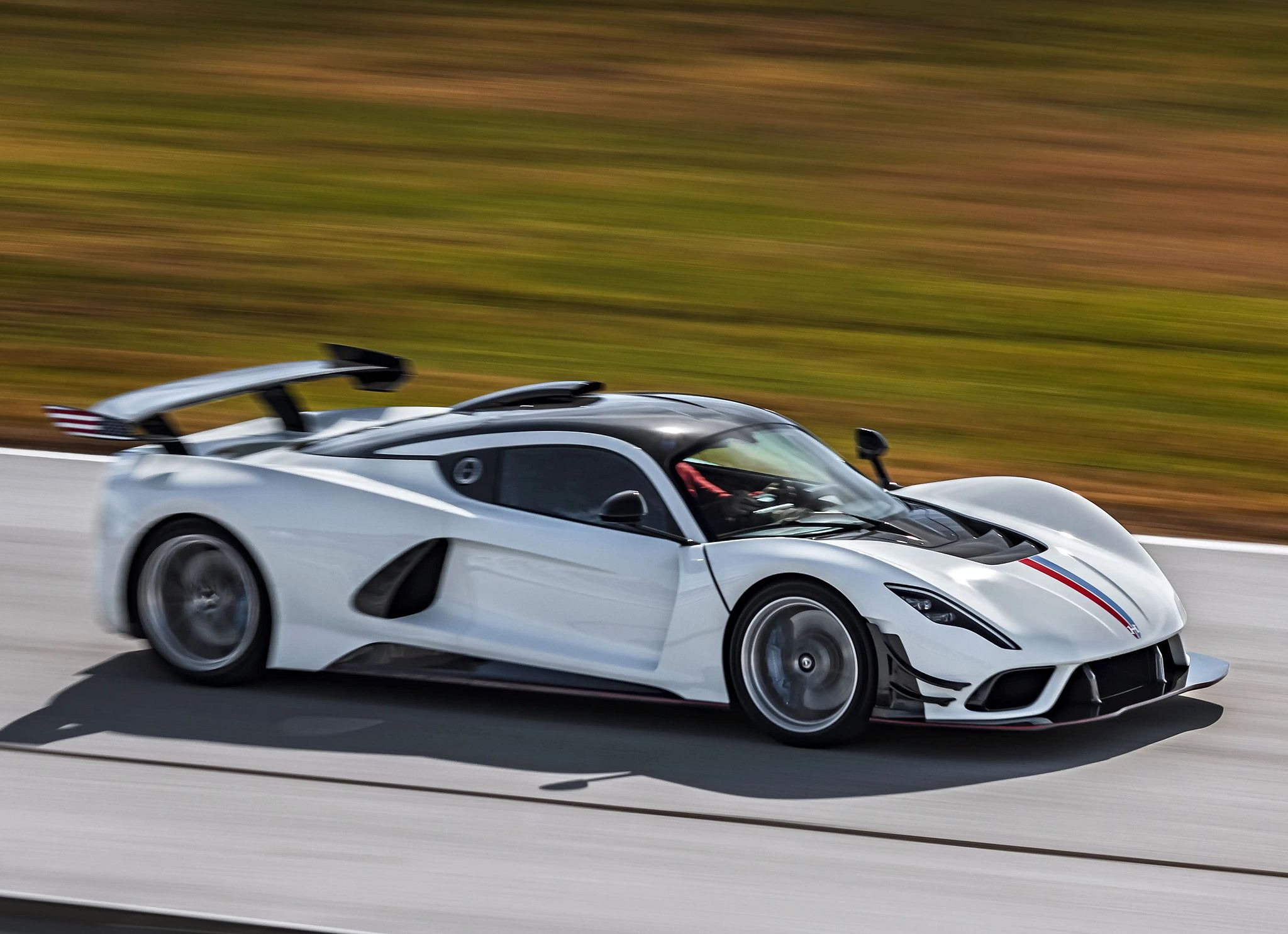 ベノムGT F5 未作成ボディ 激レア 量産車世界最強、1600hpエンジン搭載の新型ハイパーカー『F5