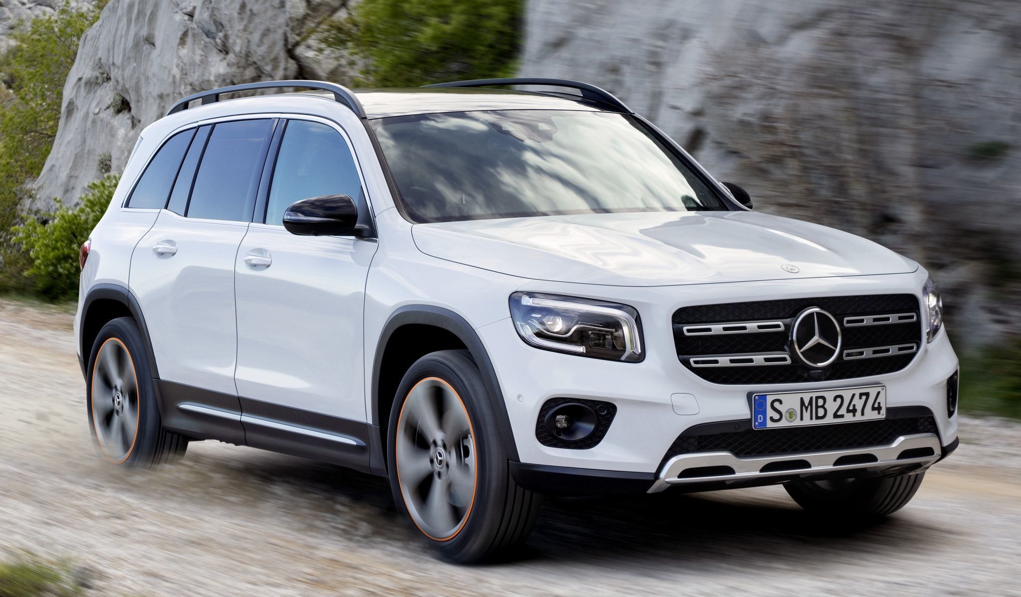 メルセデスベンツの小型3列シートSUV、『GLB』に改良新型…3月16