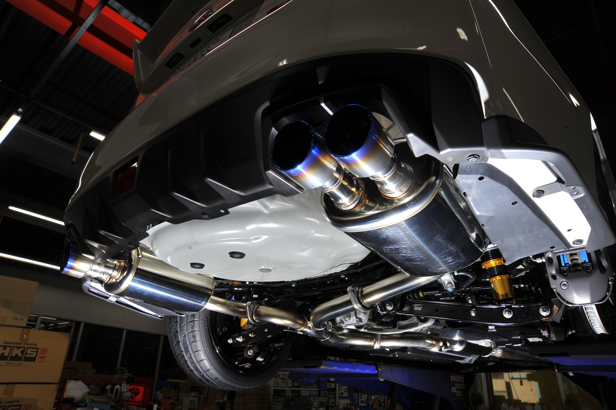 アフターマーケット マフラー 円形出口 レーシングカーの