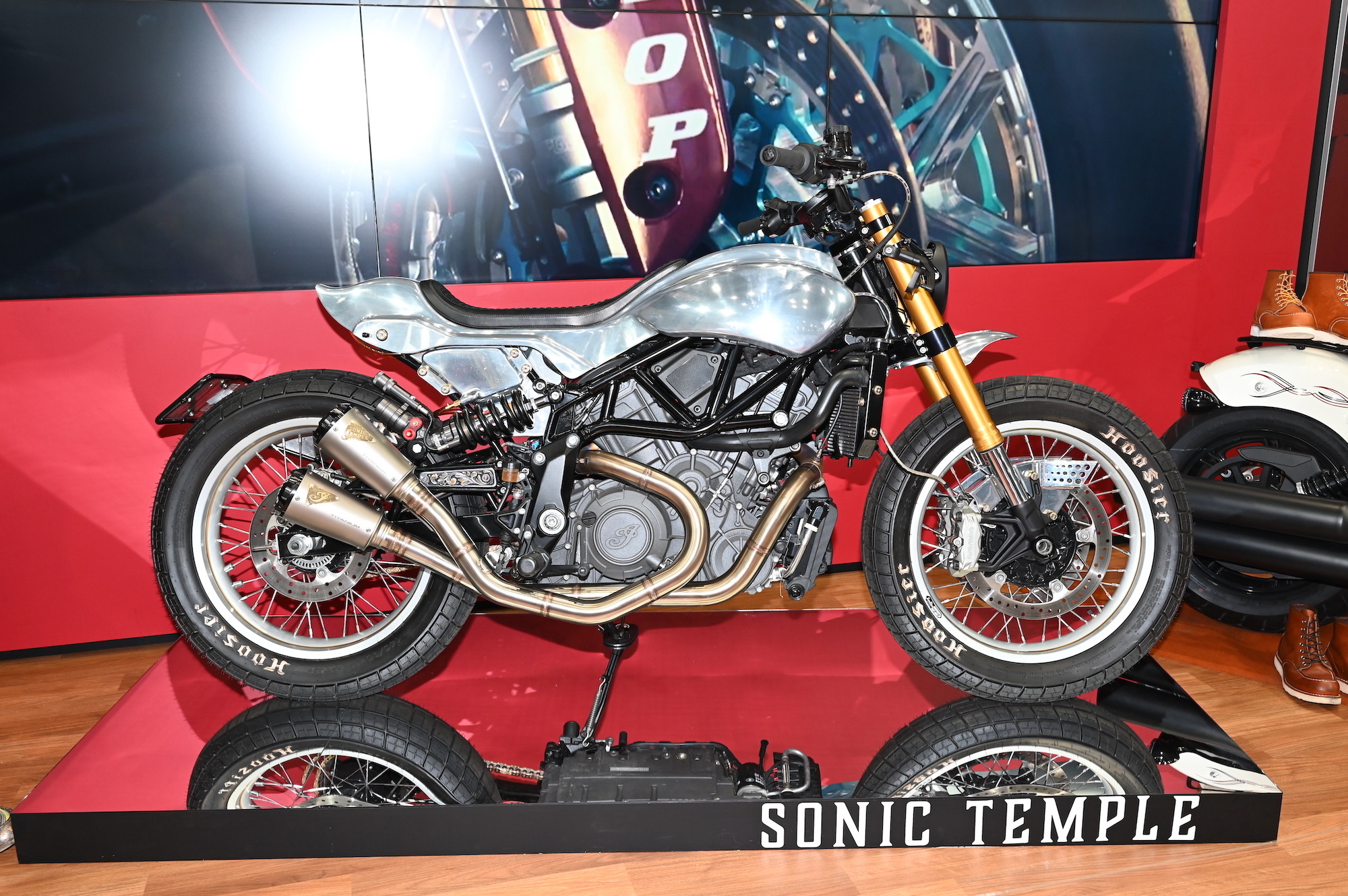 B'z稲葉浩志の愛車が東京モーターサイクルショーに登場