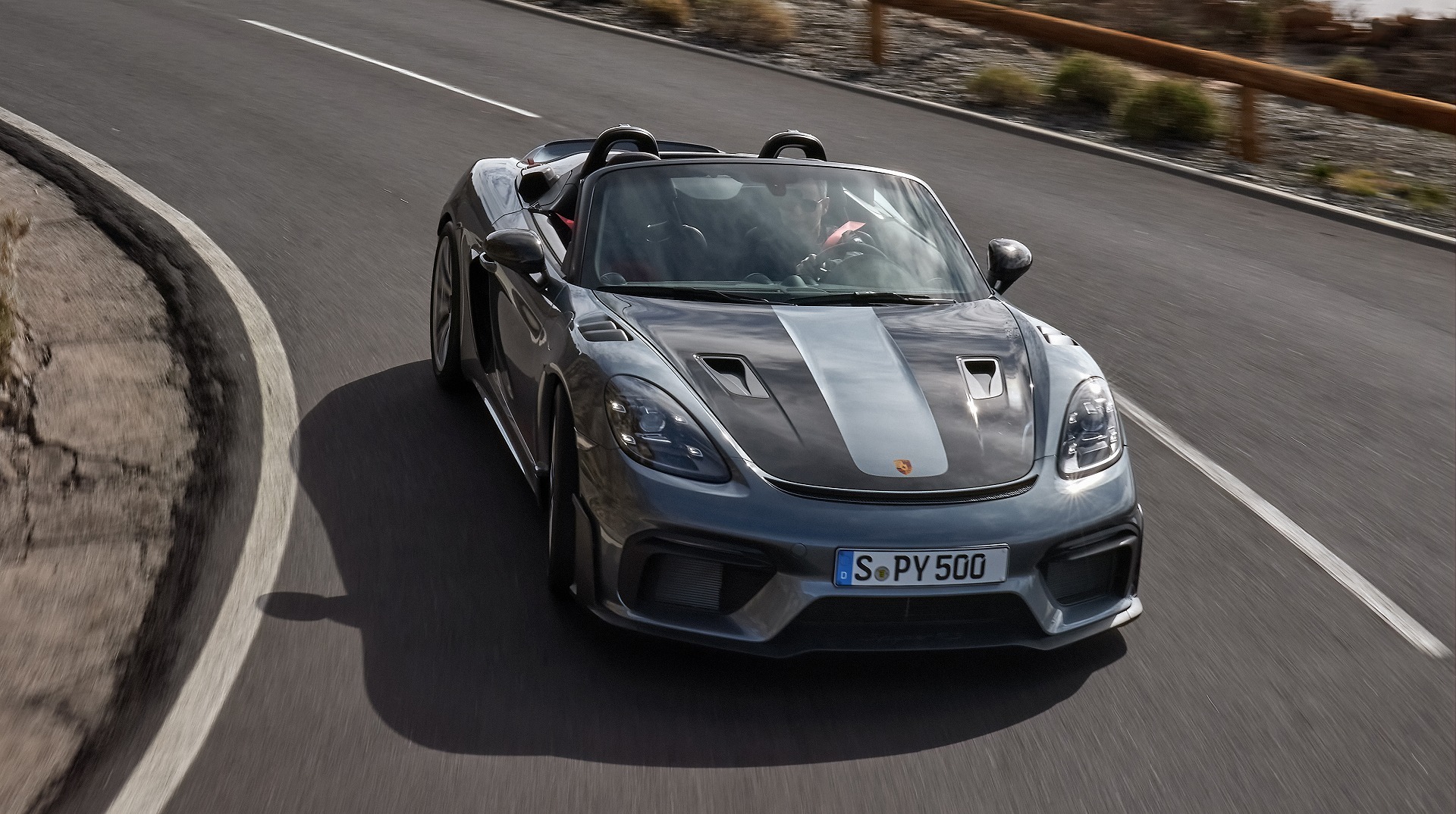 ポルシェ最強の2シーターオープン「718スパイダーRS」、2024万円