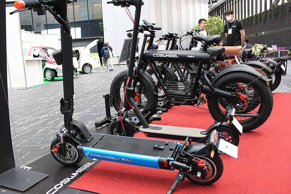 Acalie COSWHEEL が「7月改正特定小型原付モデル」の電動キック