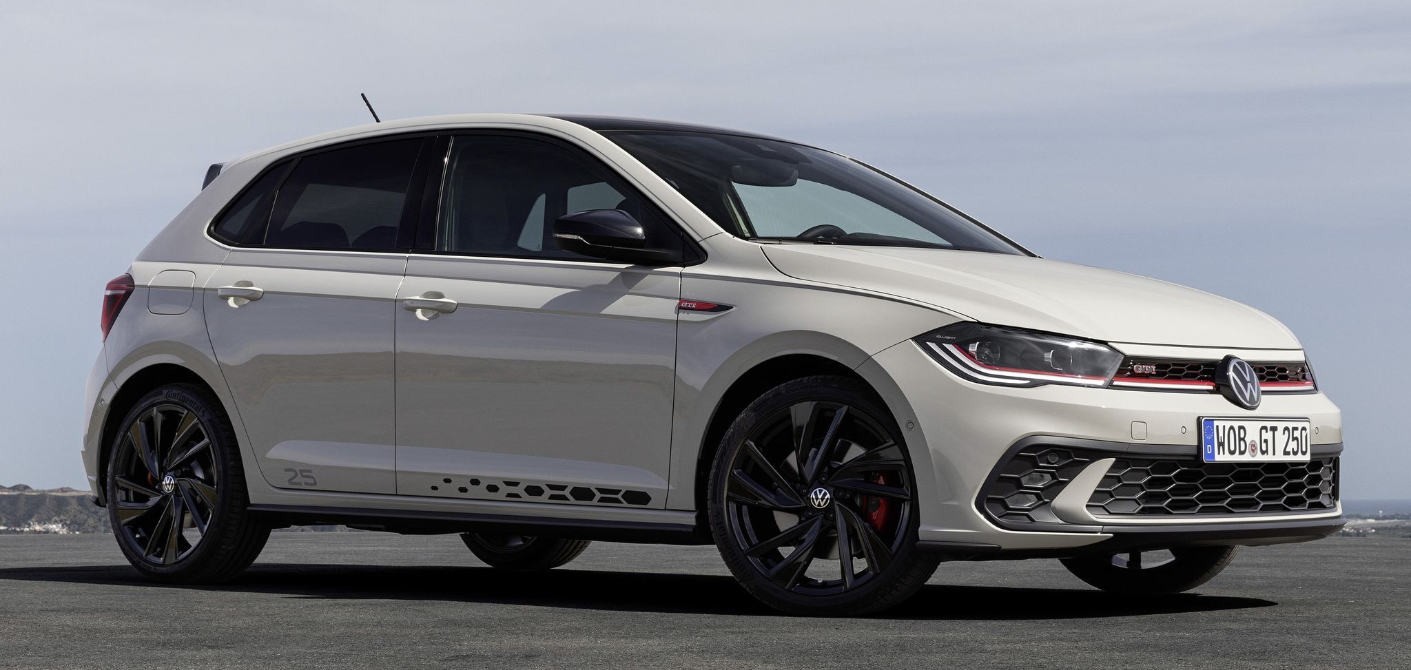 VW ポロ GTI 、207馬力ターボ搭載…25周年記念車を欧州で発表 ...