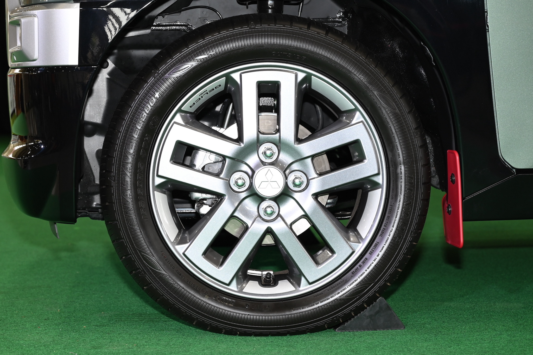 三菱 デリカミニ】ダンロップ エナセーブEC300+ を新車装着 三菱 デリカミニ】ダンロップ エナセーブEC300+ を新車装着