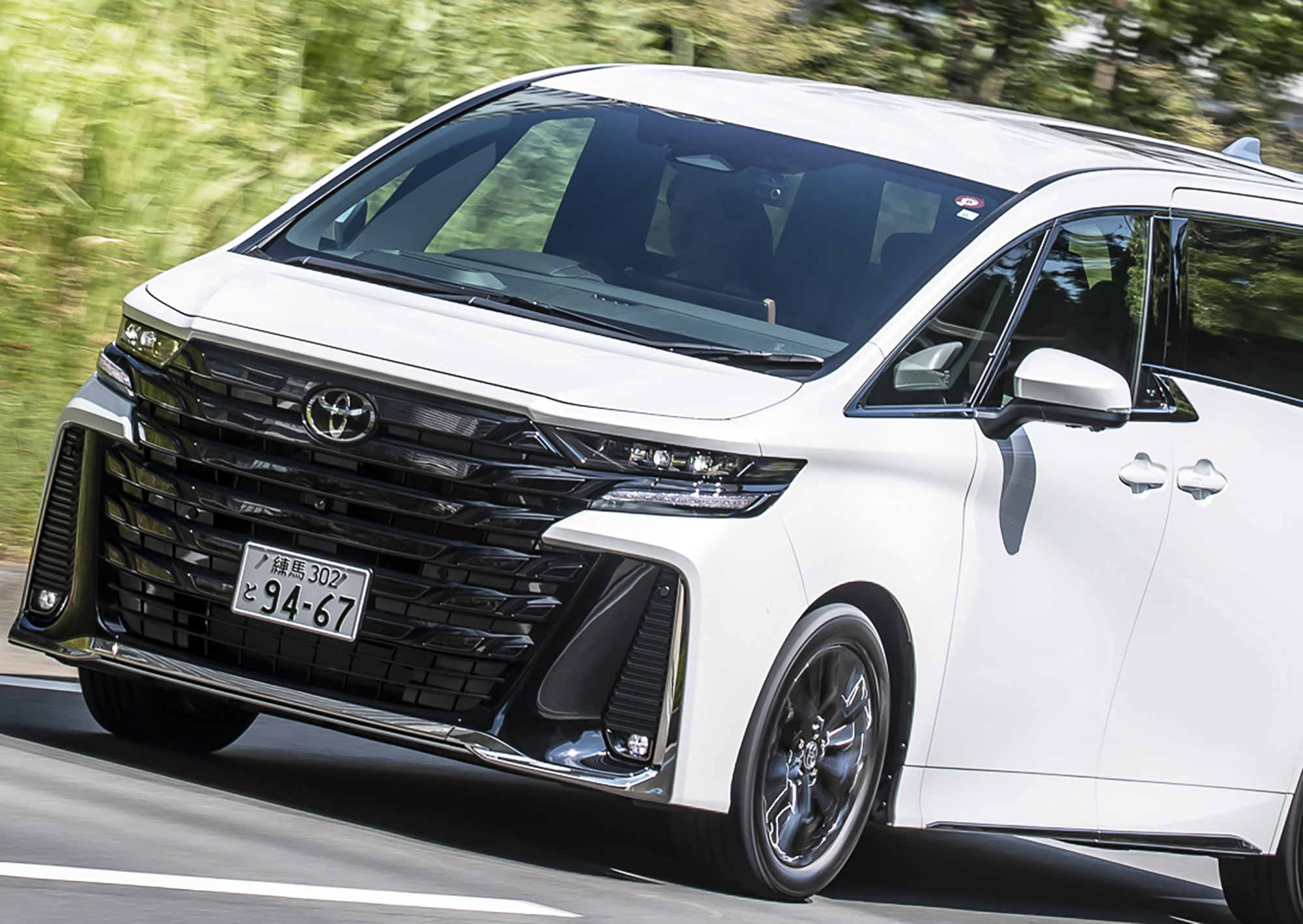 トヨタ ヴェルファイア 新型試乗】2.4Lターボに腹落ち、ドイツ製セダン