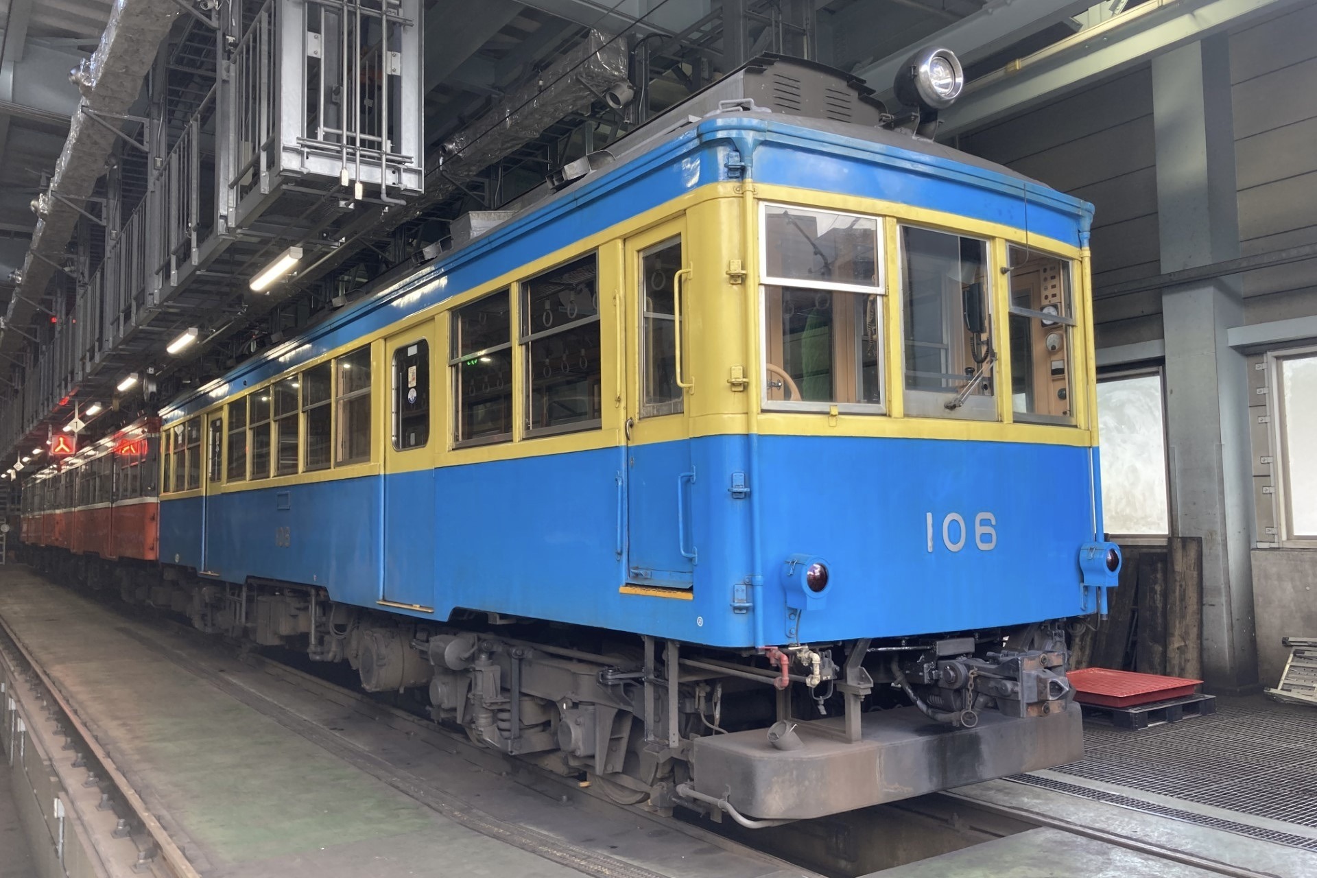 箱根登山鉄道の旧型車が標準塗装に---モハ1形106号の青塗装は11 箱根登山鉄道の旧型車が標準塗装に---モハ1形106号の青塗装は11