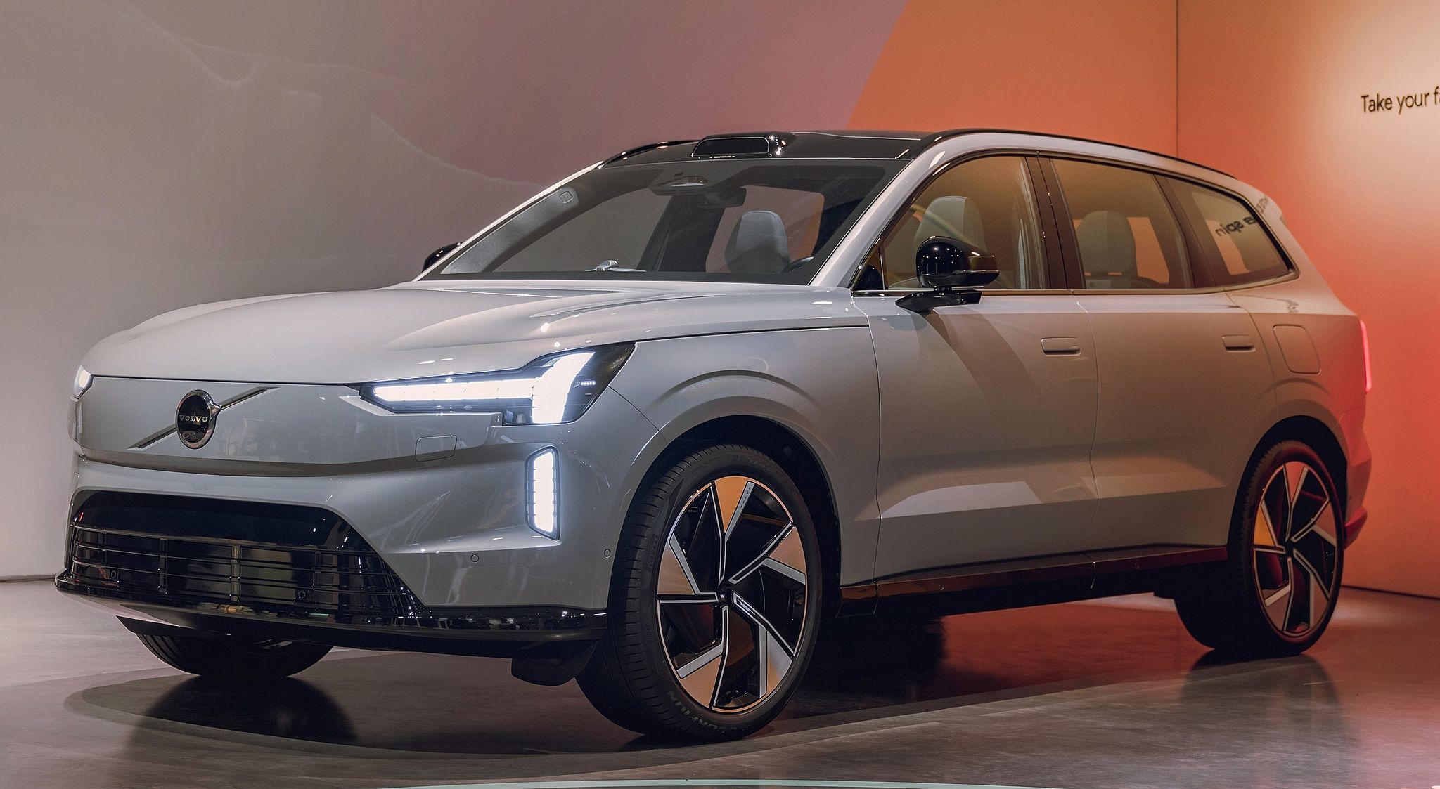 ボルボの最上位電動SUV『EX90』、日本円で1100万円超え…2024年米国発売