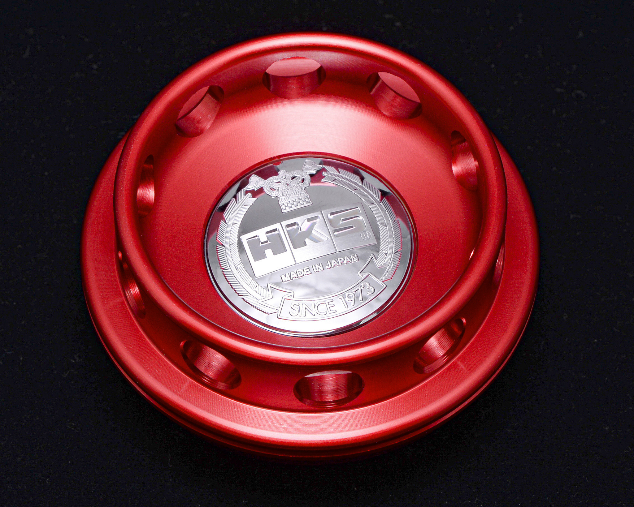 アルミ合金削り出し、HKS「オイルフィラーキャップ」にTOYOTA
