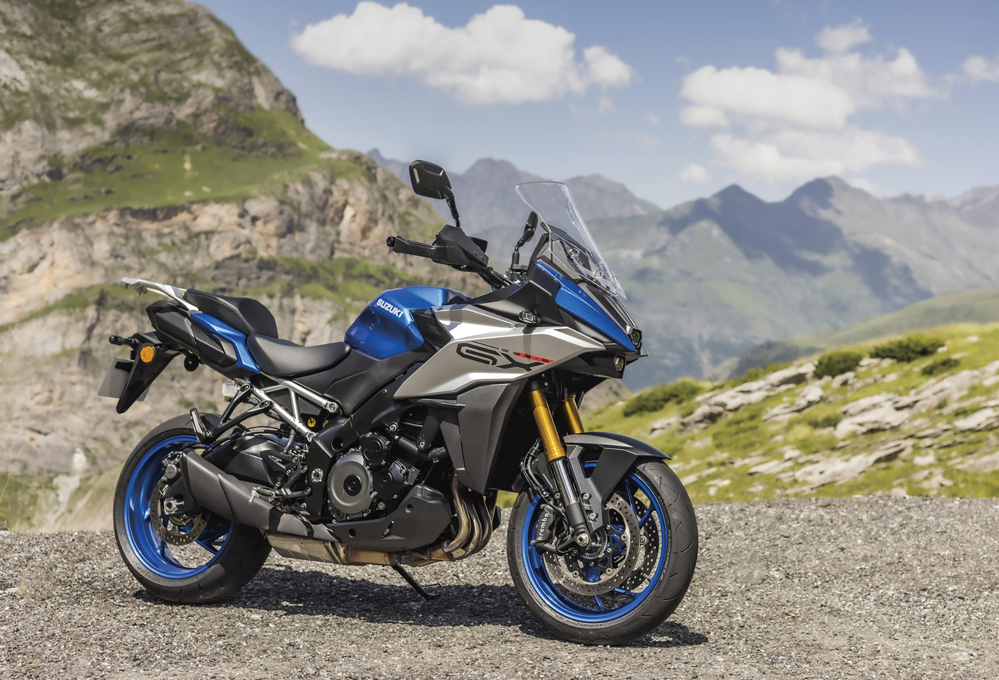 クロスオーバーとスポーツツアラーは何が違う？ スズキ『GSX