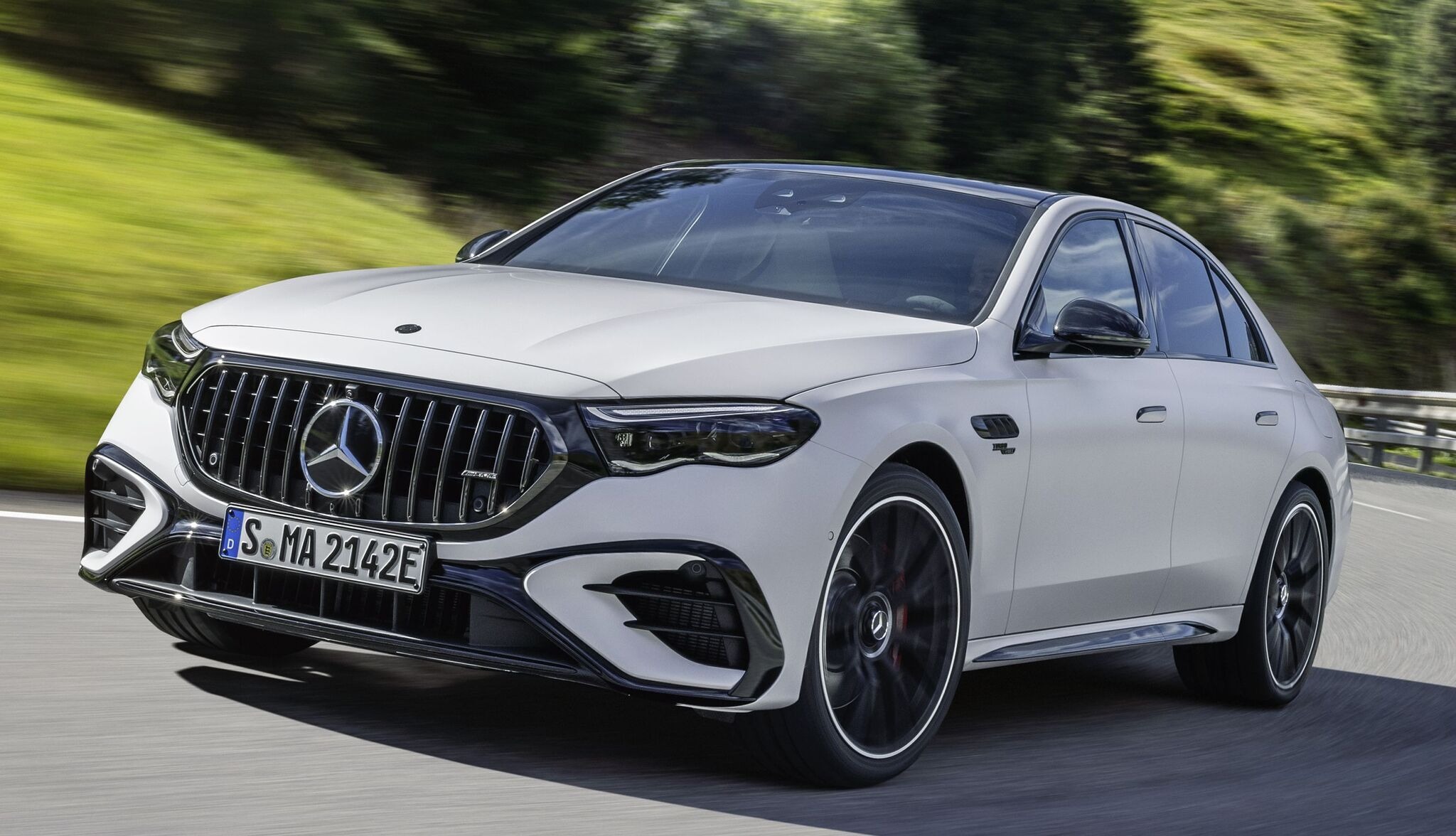 メルセデスベンツ Eクラス 新型に「AMG53」、612馬力のPHEVに