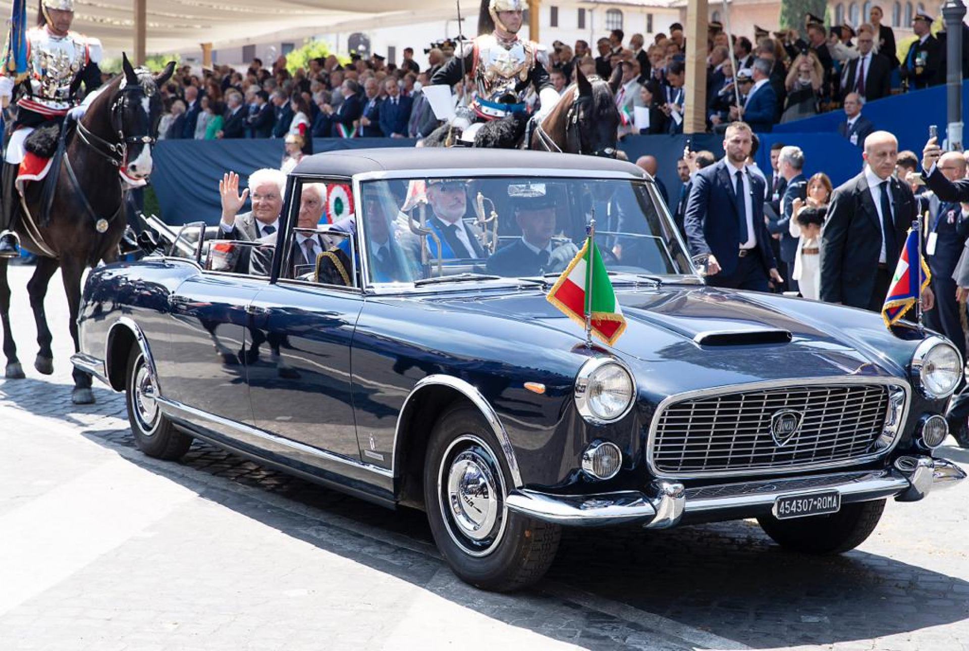 ランチア　フラミニア　　ソリド ランチア『フラミニア』、イタリア大統領がパレードで乗車