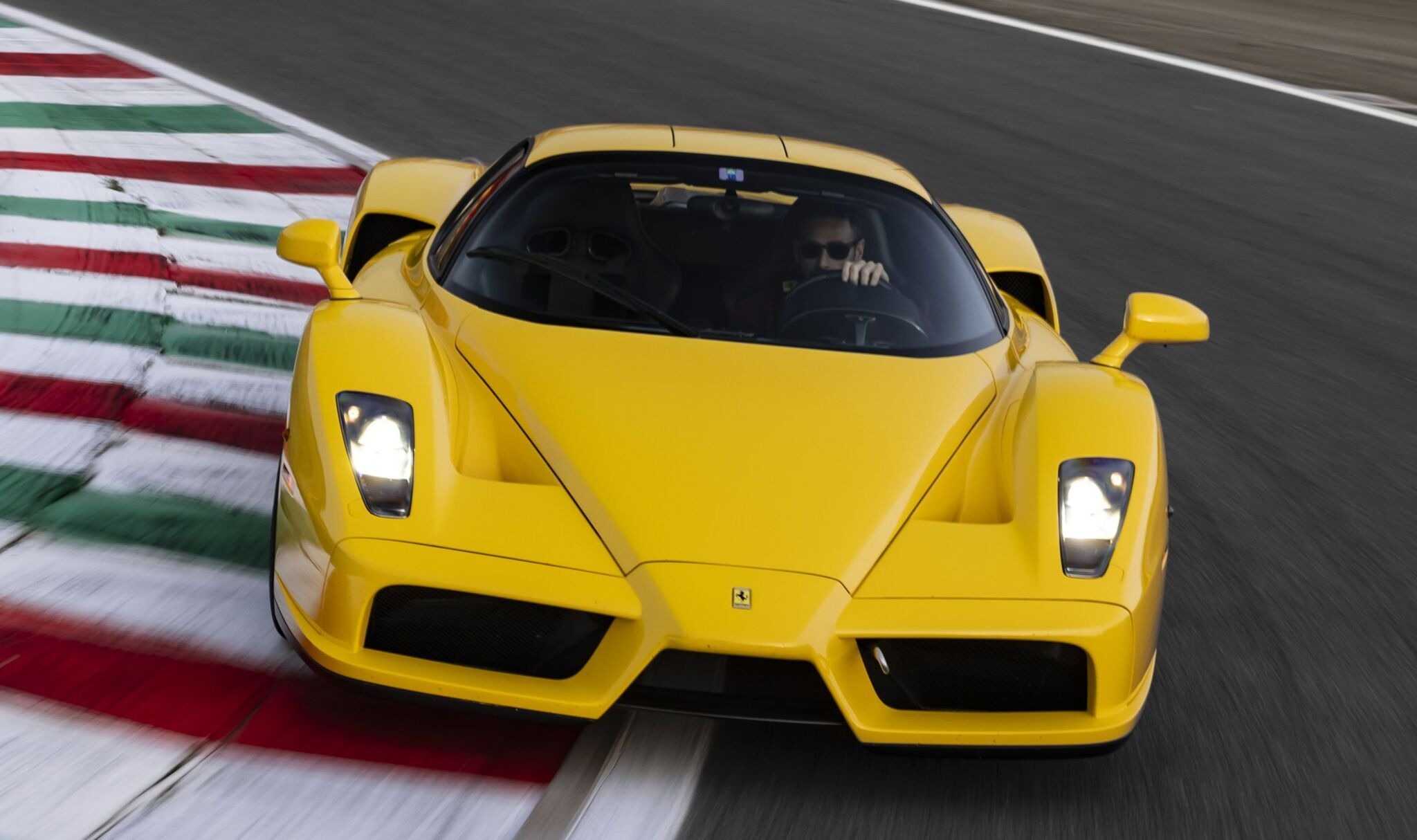 Hot Wheels フェラーリ60周年記念 F40 エンツォ 金メッキ 配る