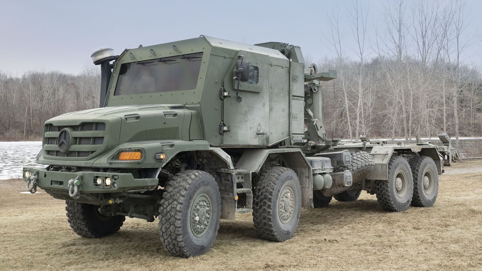 メルセデスベンツが新型8輪軍用トラック発表へ…『ゼトロス8x8