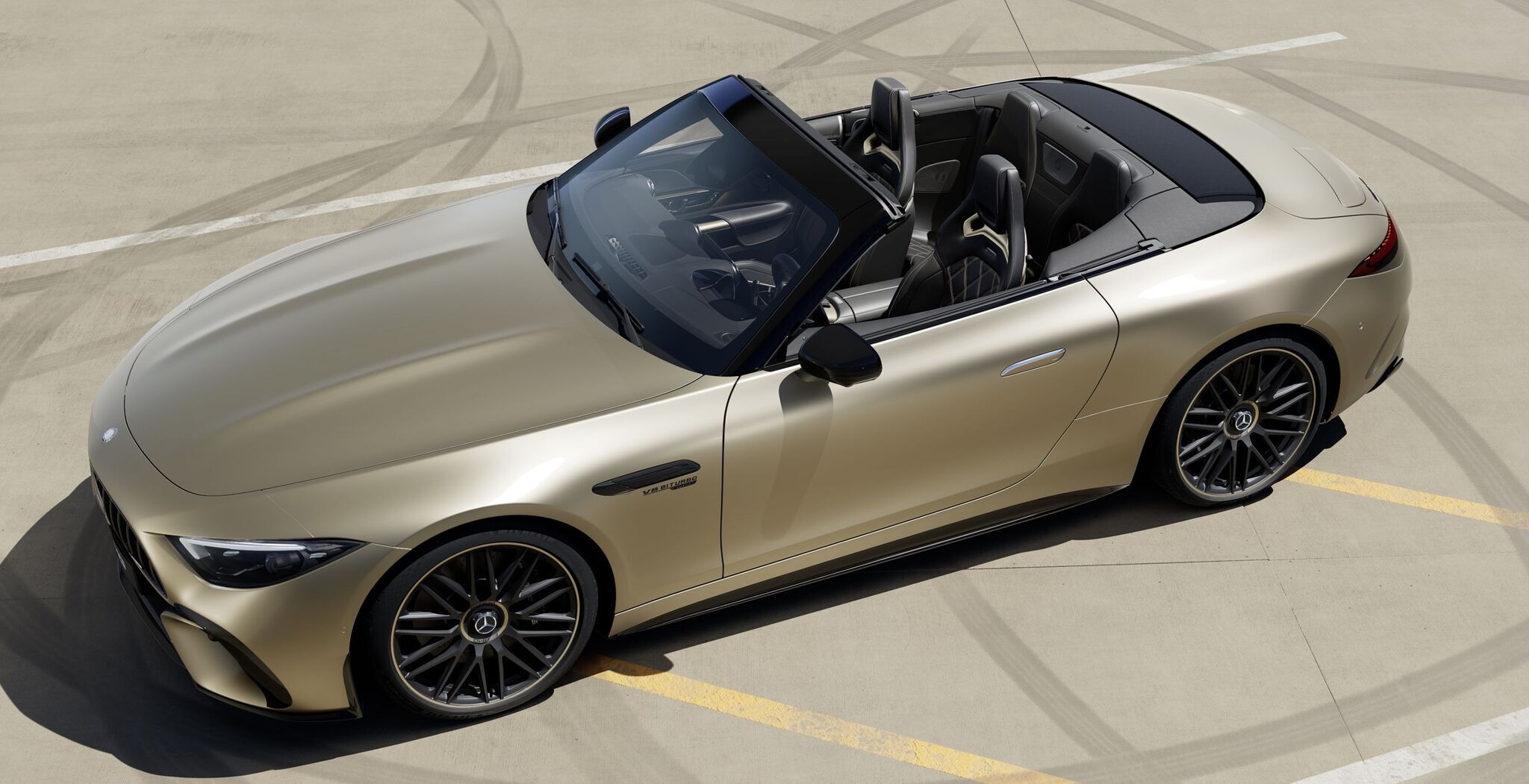 メルセデスAMG『SL』新型に特別なゴールドまとう世界100台の限定